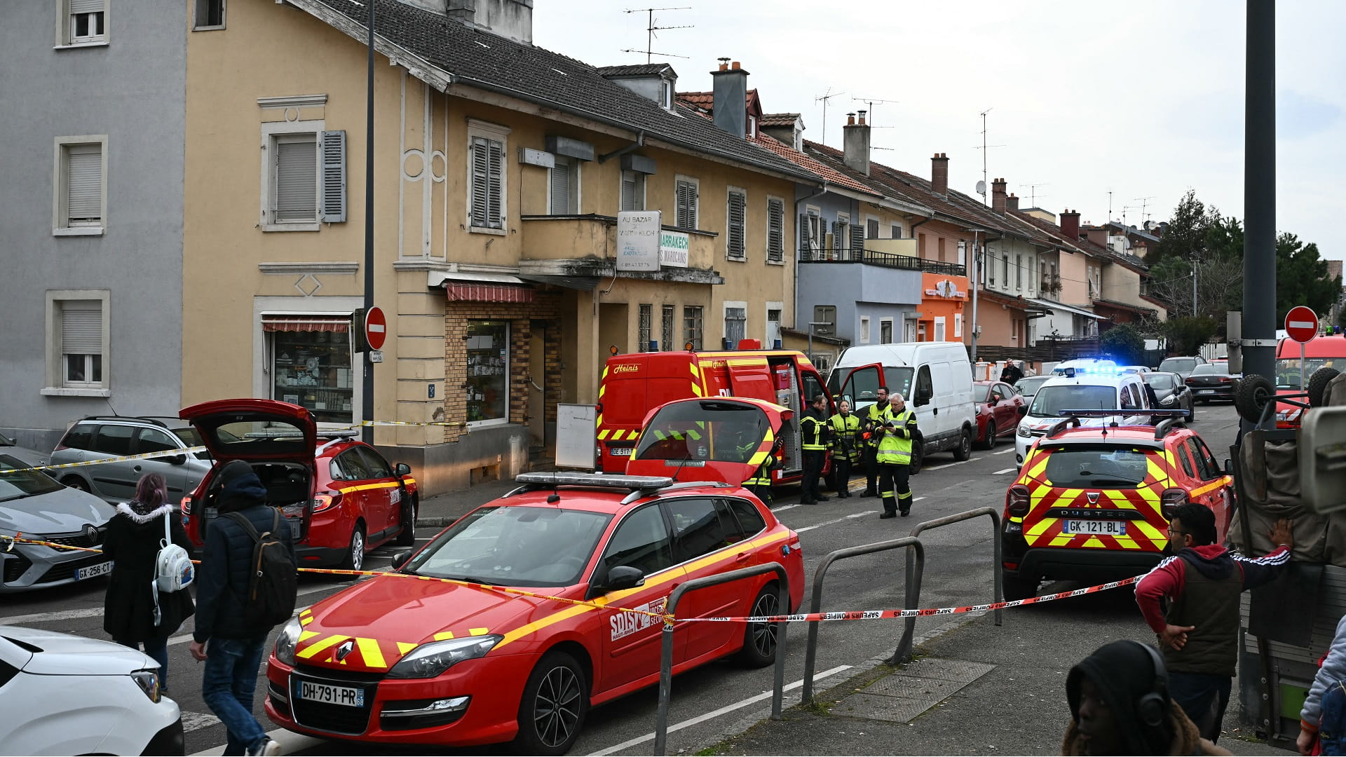 Knife attack in France leaves one dead, several officers wounded 