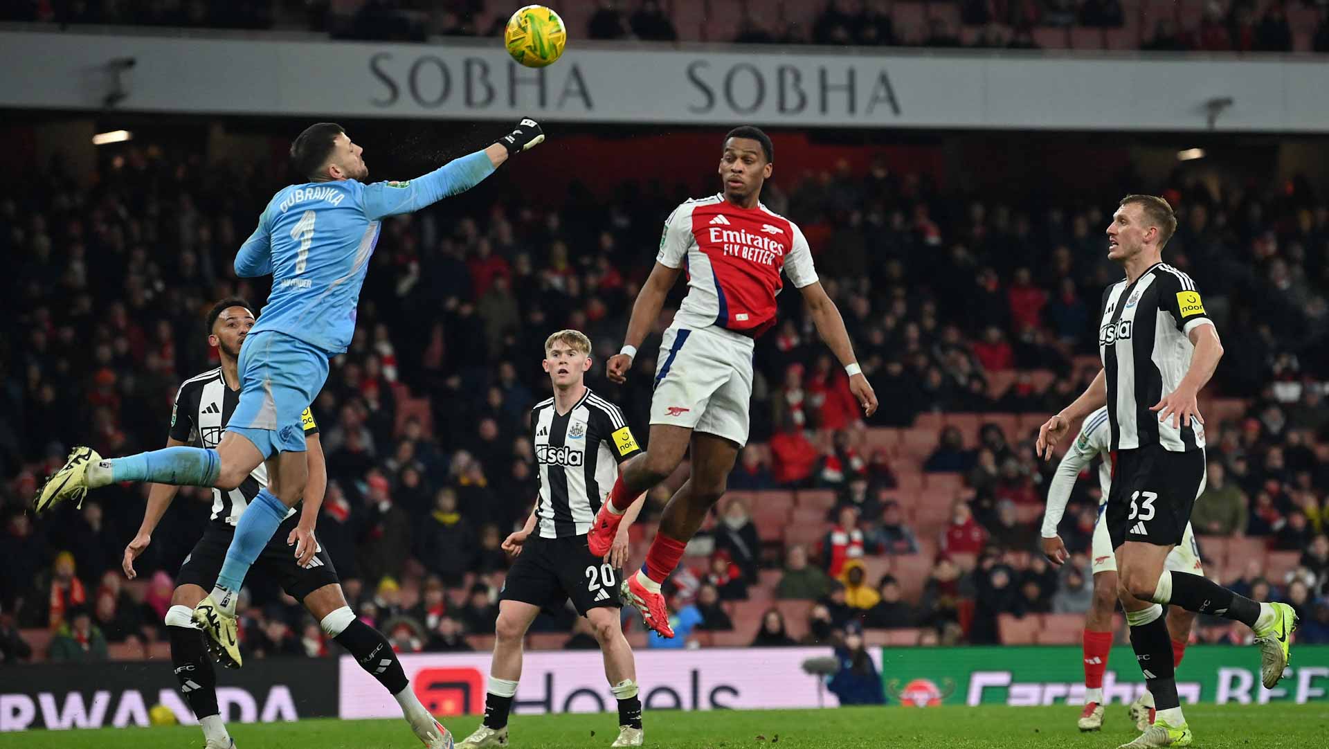 Newcastle win at Arsenal to put one foot in League Cup final 