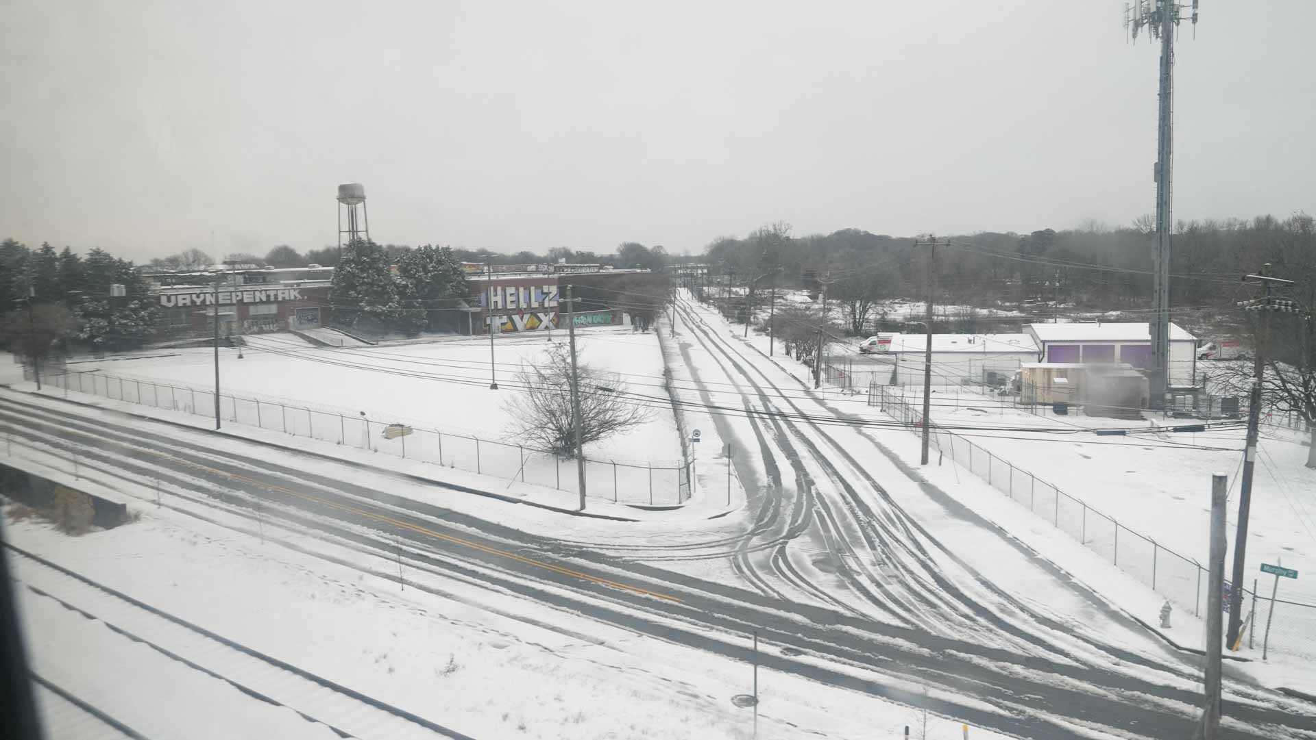 Thousands of flights cancelled over US storm 