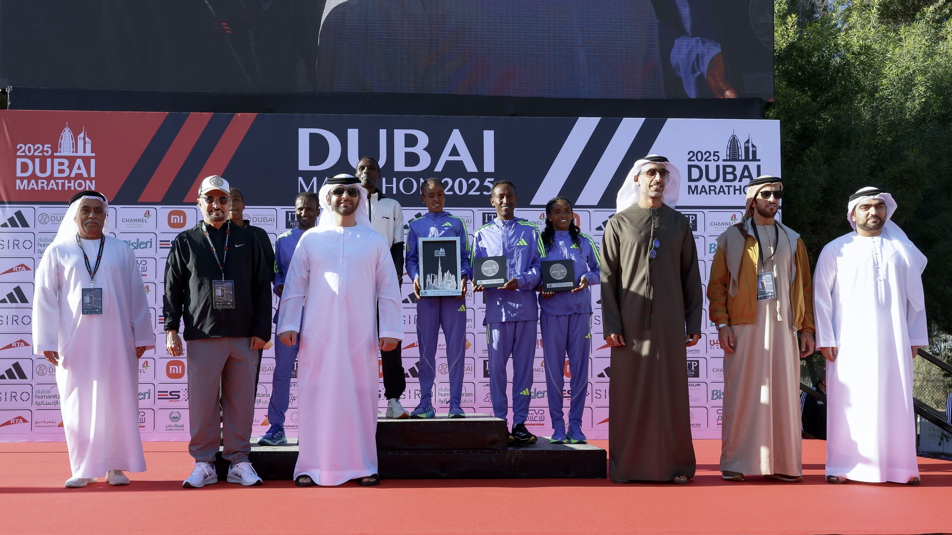 Mansoor bin Mohammed crowns Dubai Marathon winners 