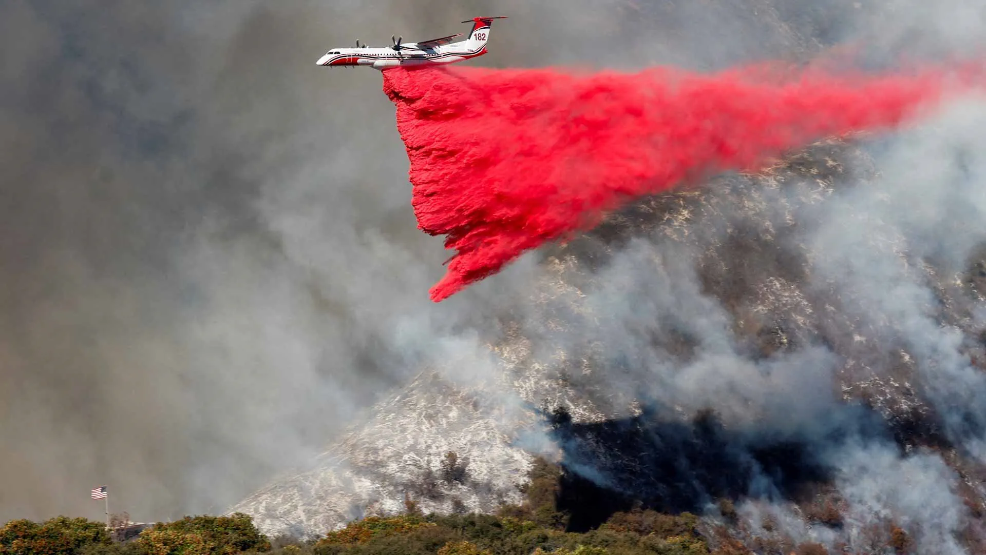 Los Angeles fire deaths increase as hazardous winds approach 