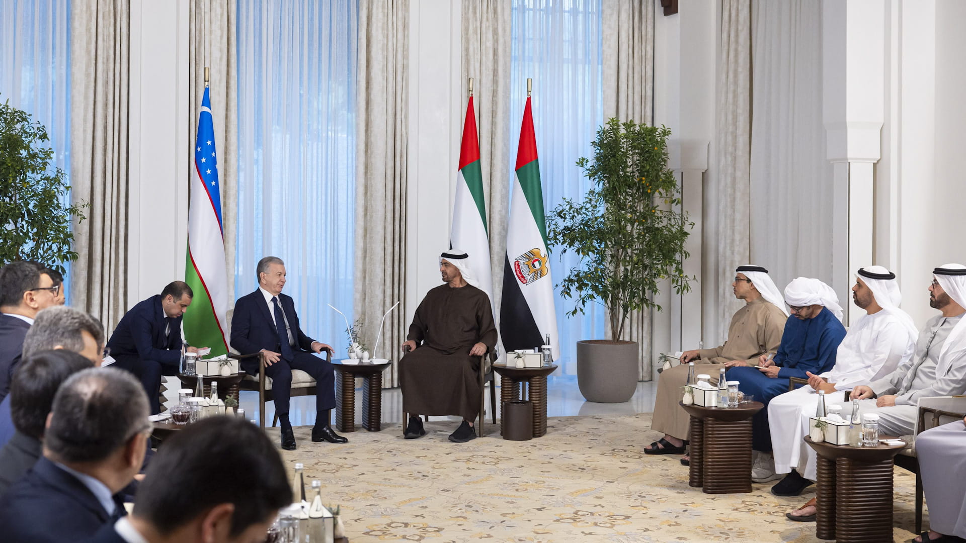 صورة بعنوان: رئيس الدولة وميرضيائيف يبحثان تعزيز العلاقات الإماراتية الأوزبكية 