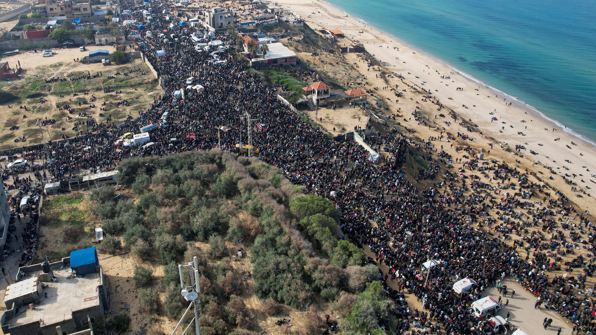 Displaced Gazans await return amid ceasefire dispute