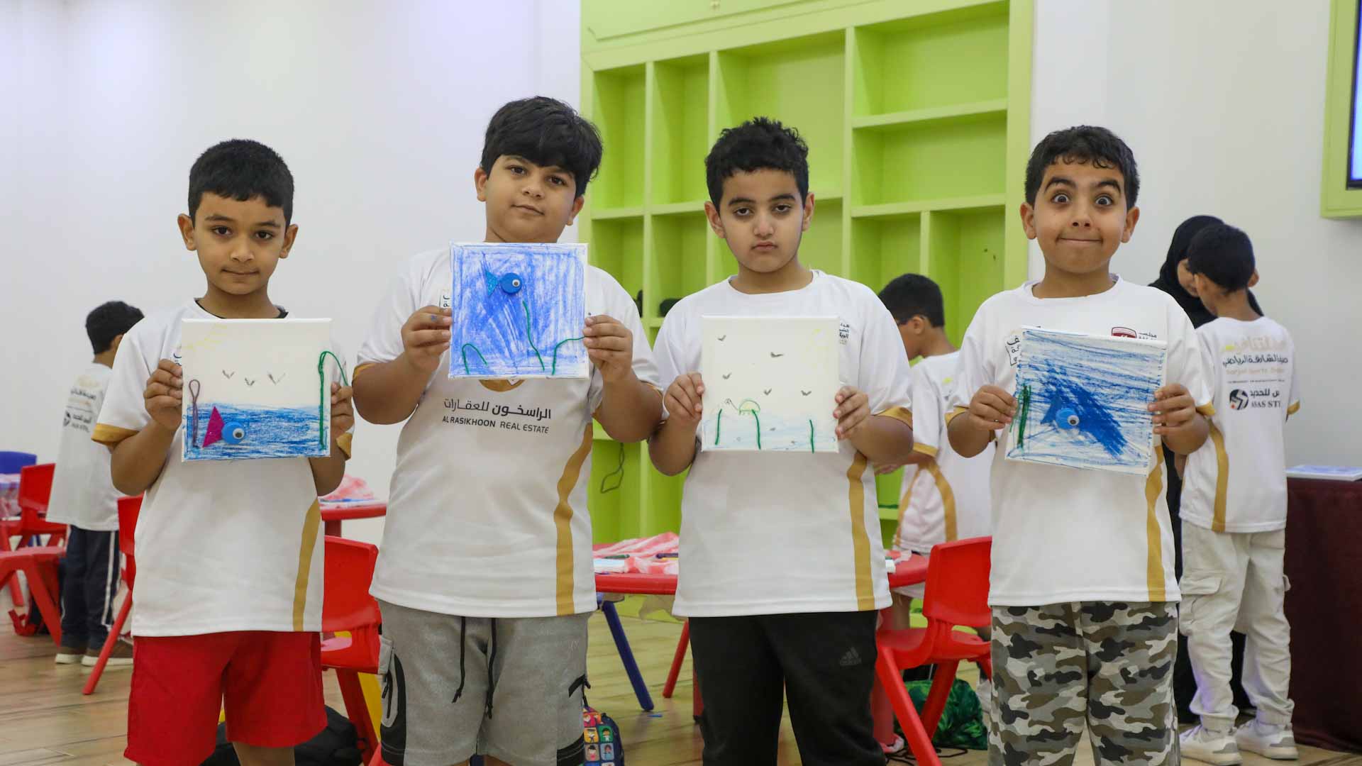 "عطلتنا غير" تنشر الوعي وتعزز القيم في نادي الحمرية 