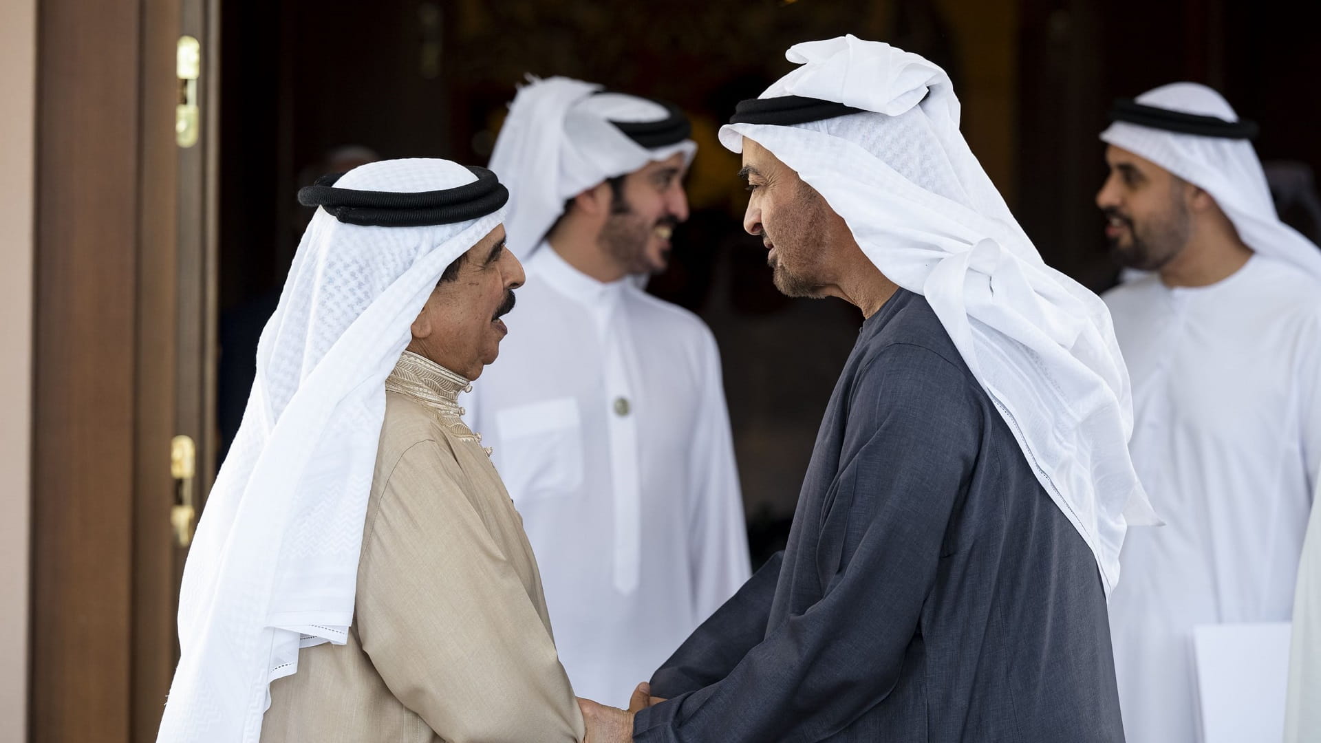 رئيس الدولة وملك البحرين يبحثان بأبوظبي العلاقات الأخوية الراسخة 