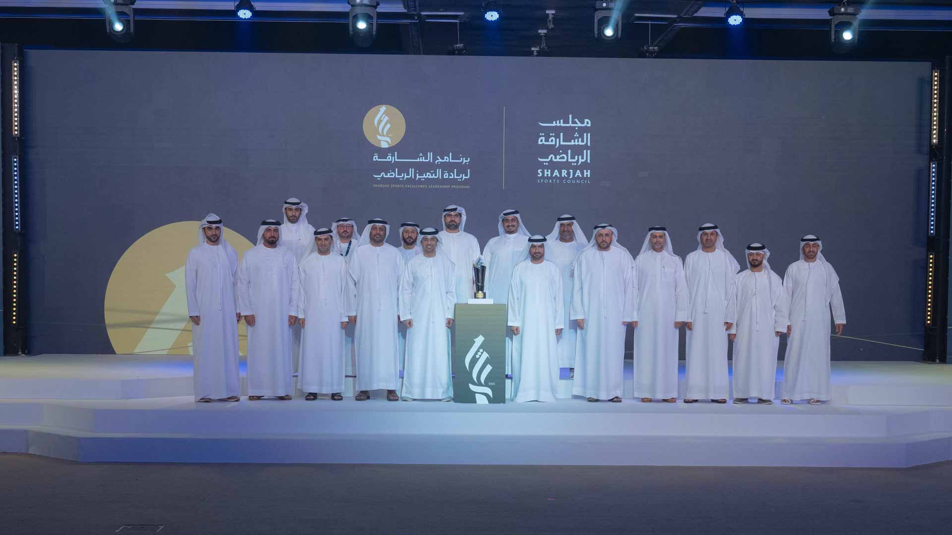 نادي الشارقة الرياضي يُتوج بجائزة أفضل نادٍ رائدٍ على مستوى الإمارة الباسمة 