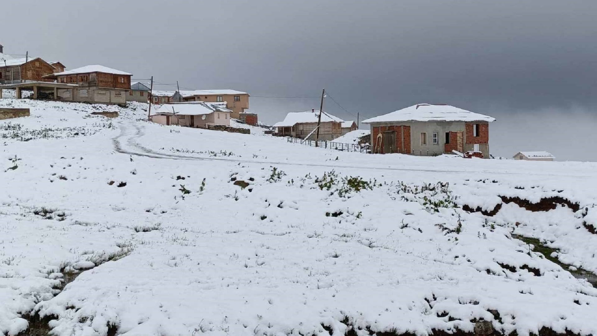 Heavy snow hits Turkey's