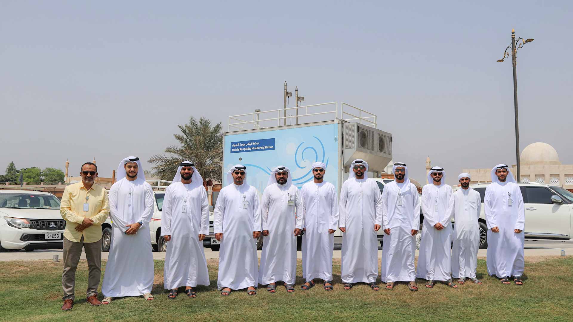 بلدية دبا الحصن تقيس جودة الهواء لتوفير بيئة آمنة لسكان المدينة