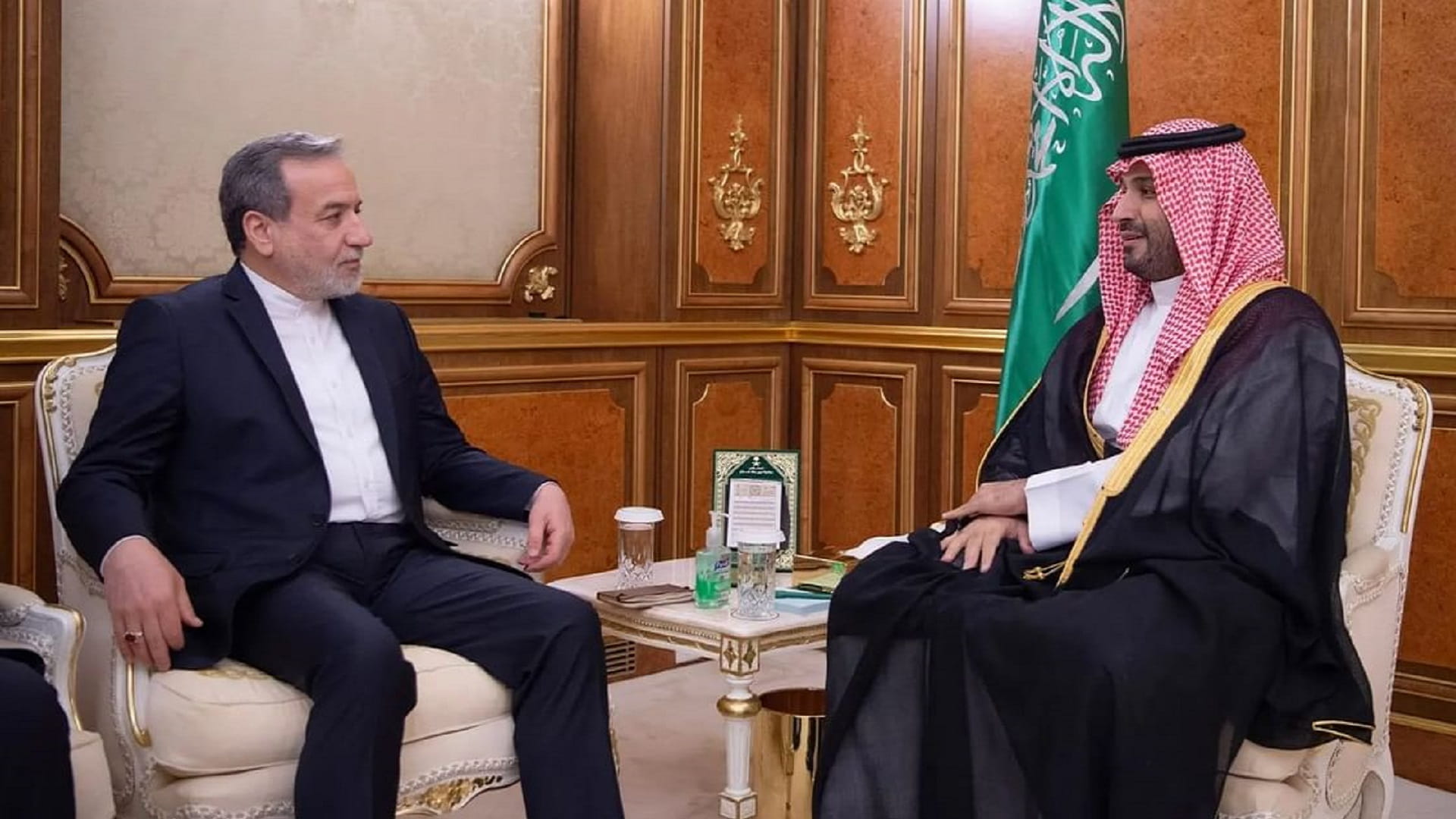 ولي العهد السعودي ووزير خارجية إيران يبحثان الأوضاع الإقليمية 