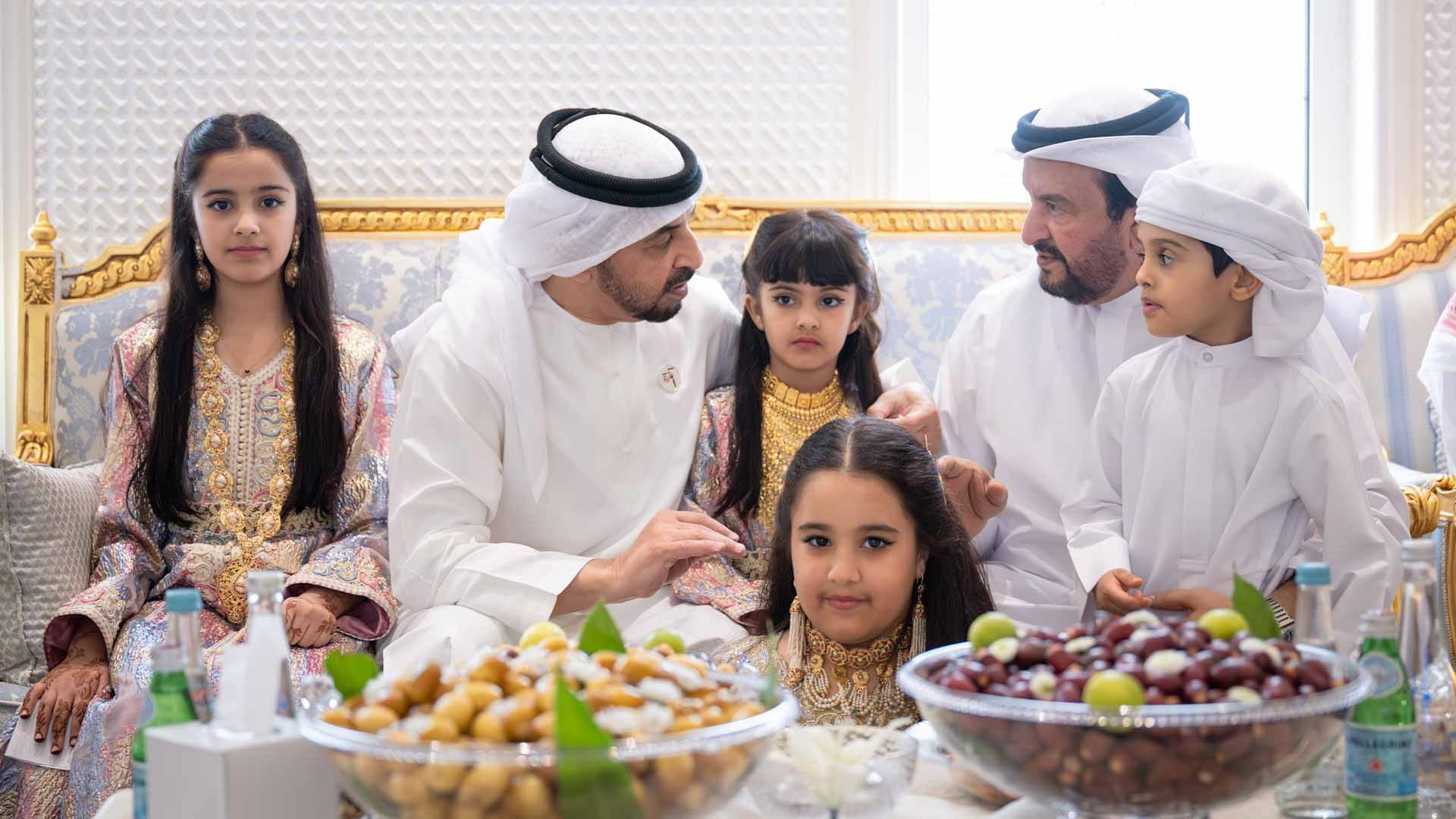 حمدان بن زايد يزور المواطن مبارك سعيد الحديلي المنصوري