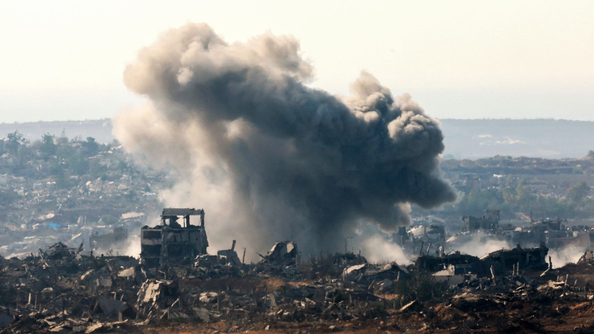 استشهاد 16 فلسطينياً في غزة وصعوبات معقدة بمفاوضات الهدنة