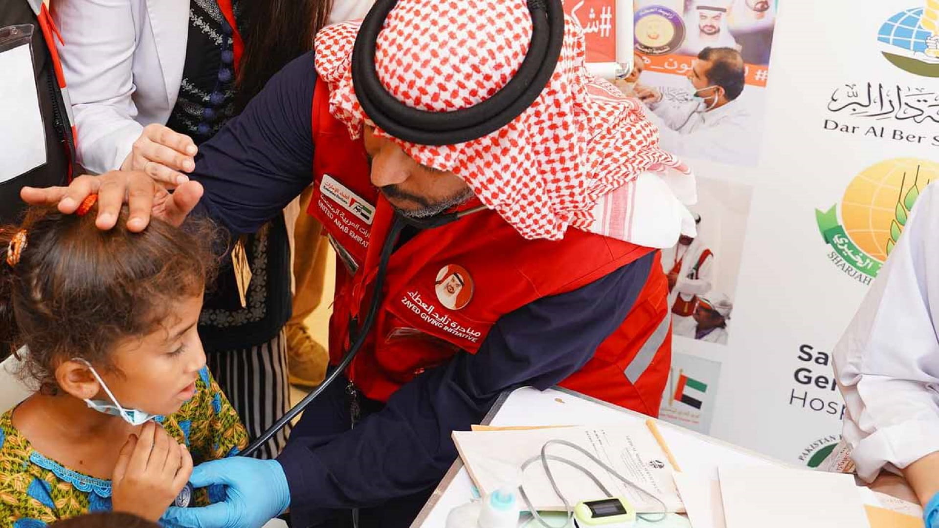 عيادات الإمارات المتنقلة للقلب تدشن حملة للكشف المبكر بقرى باكستان 