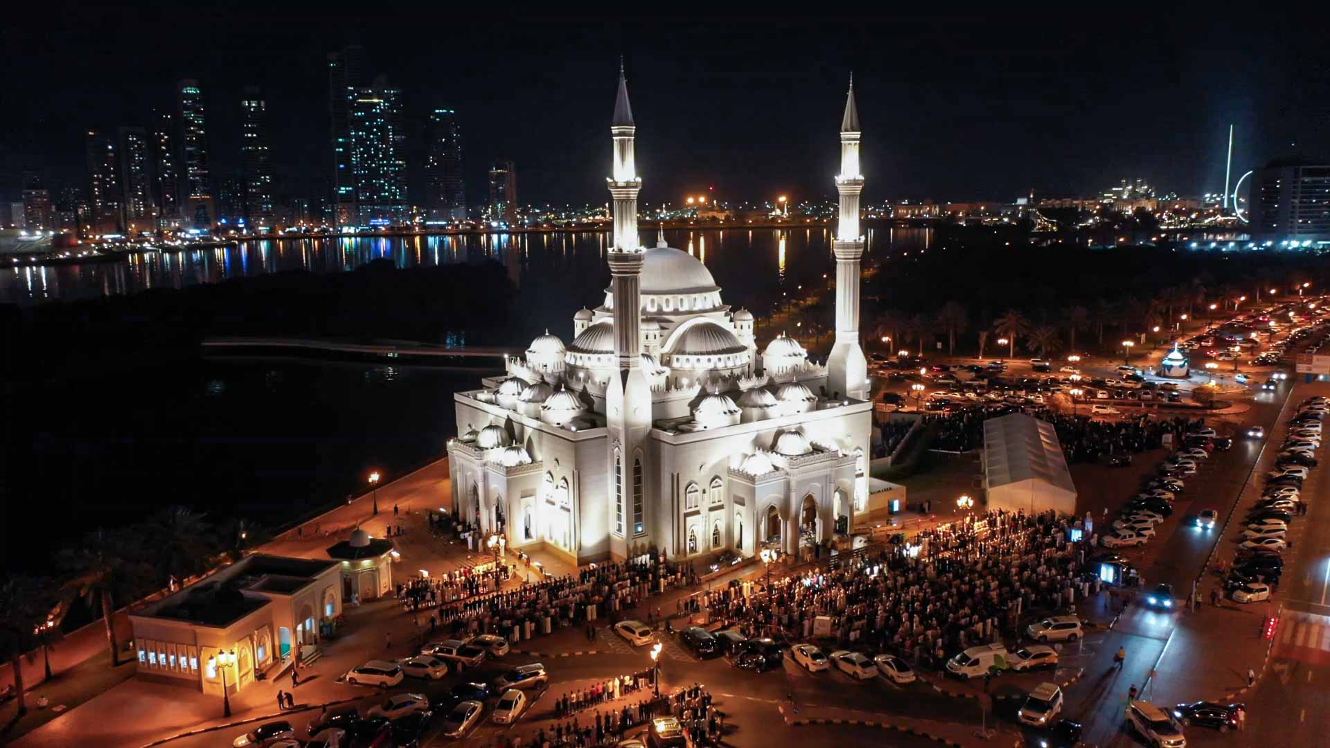 مسجد النور.. أيقونة روحية ومعمارية فريدة تُزين الشارقة 