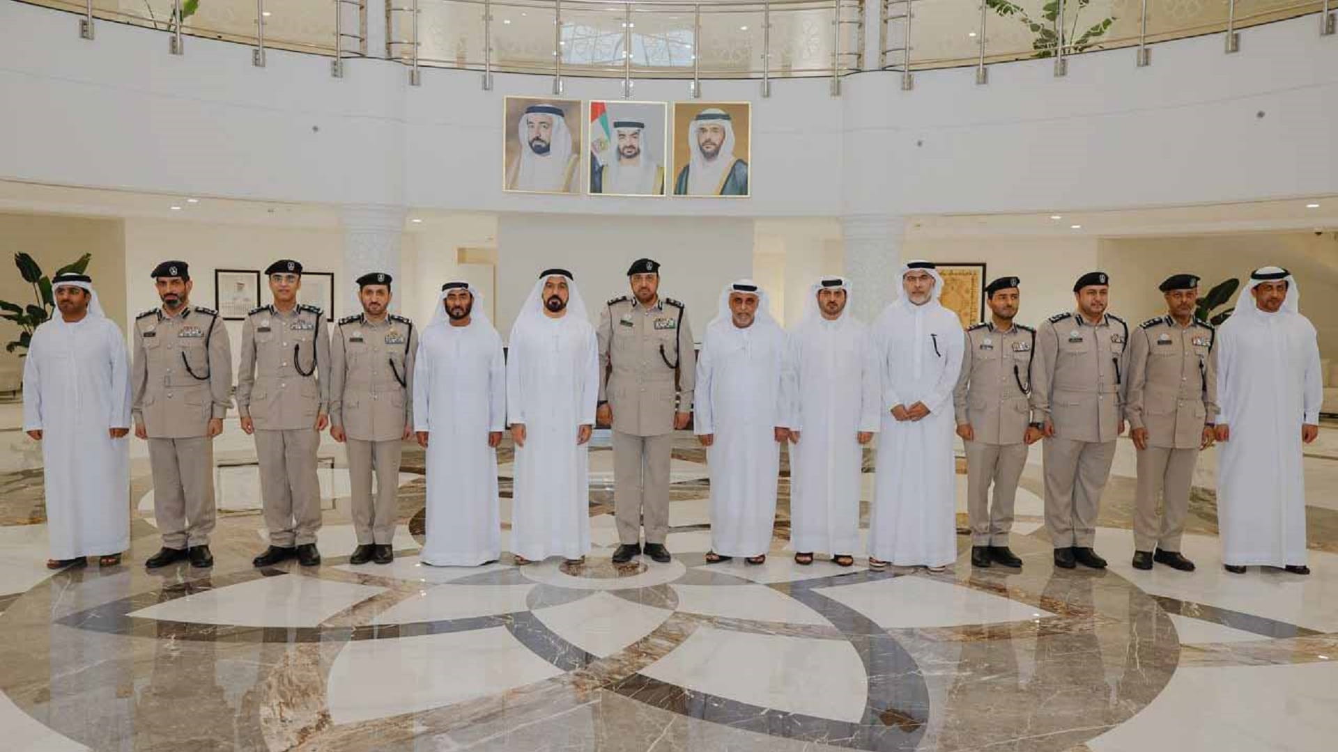 القائد العام لشرطة الشارقة يكرّم قيادات أمنية من شرطة دبي