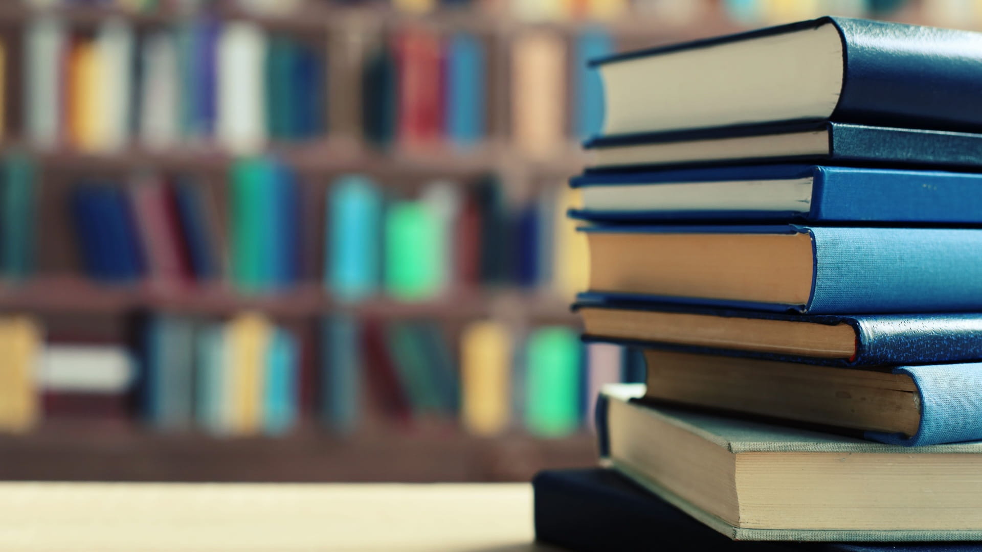 جائزة الشارقة للأدب المكتبي.. احتفاءٌ بالمعرفة بين الرفوف