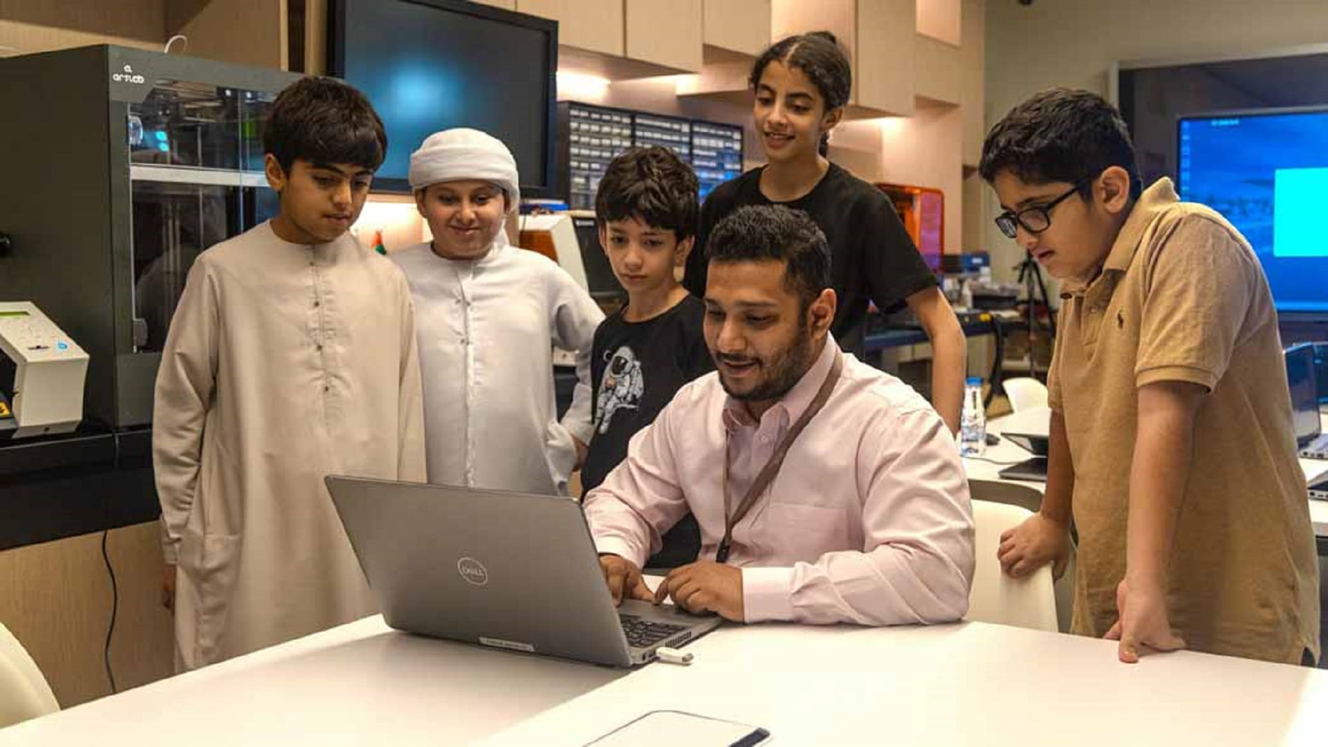 بيت الحكمة بالشارقة يعزز الابتكار لدى المشاركين في مخيماته الصيفية