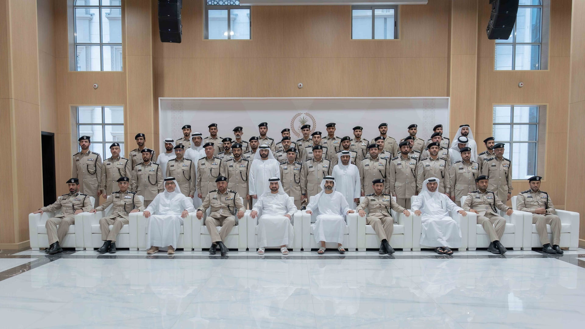 عبد الله بن سالم يطلع على جهود وإنجازات إدارة عمليات شرطة الشارقة