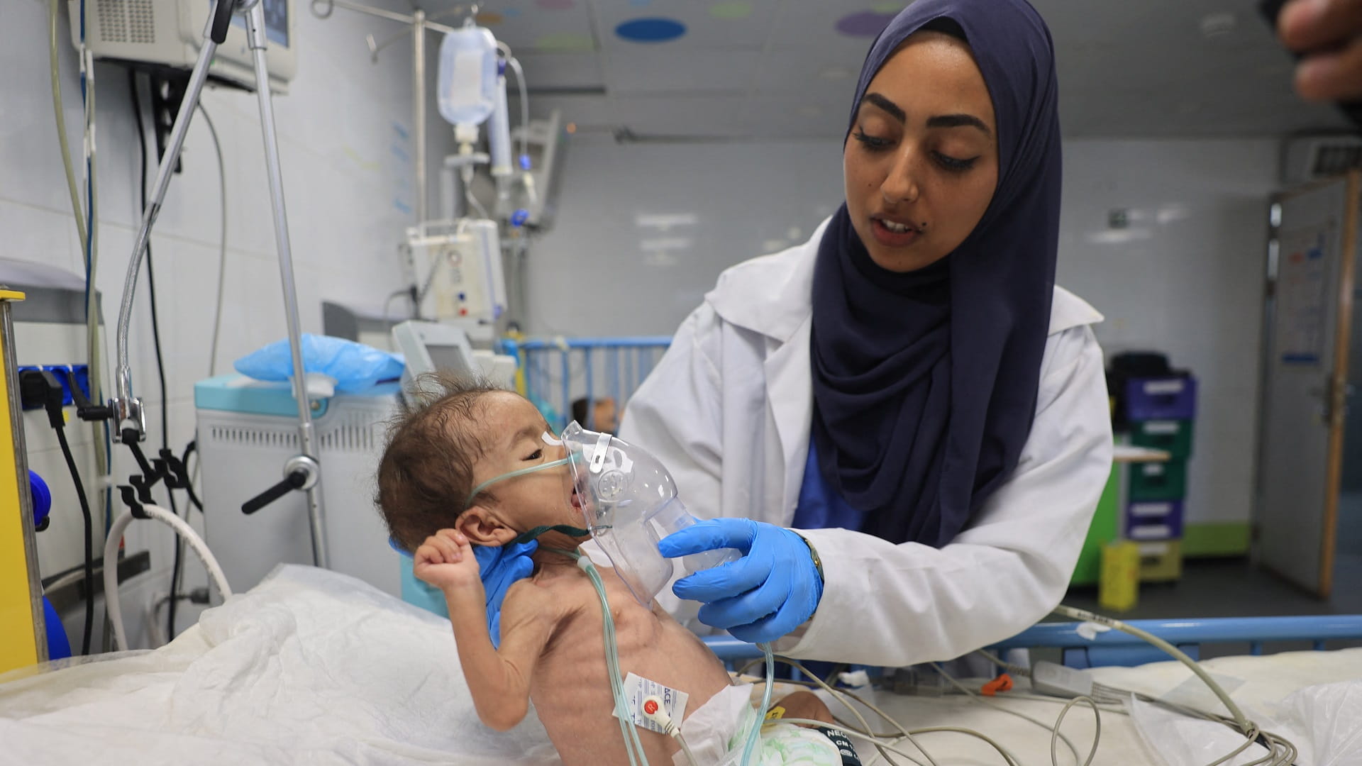 100,000 Gaza children at risk of mass death due to lack of milk 