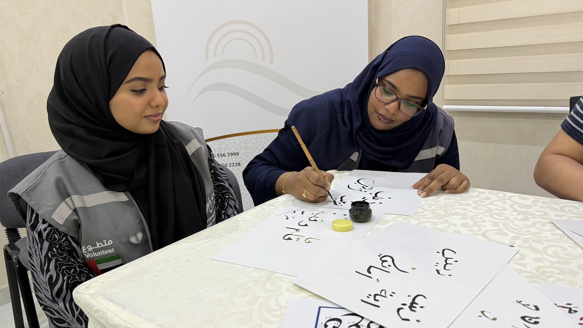 متطوعو الشارقة يشاركون في تنظيم برنامج "مهارات" بجمعية المعلمين