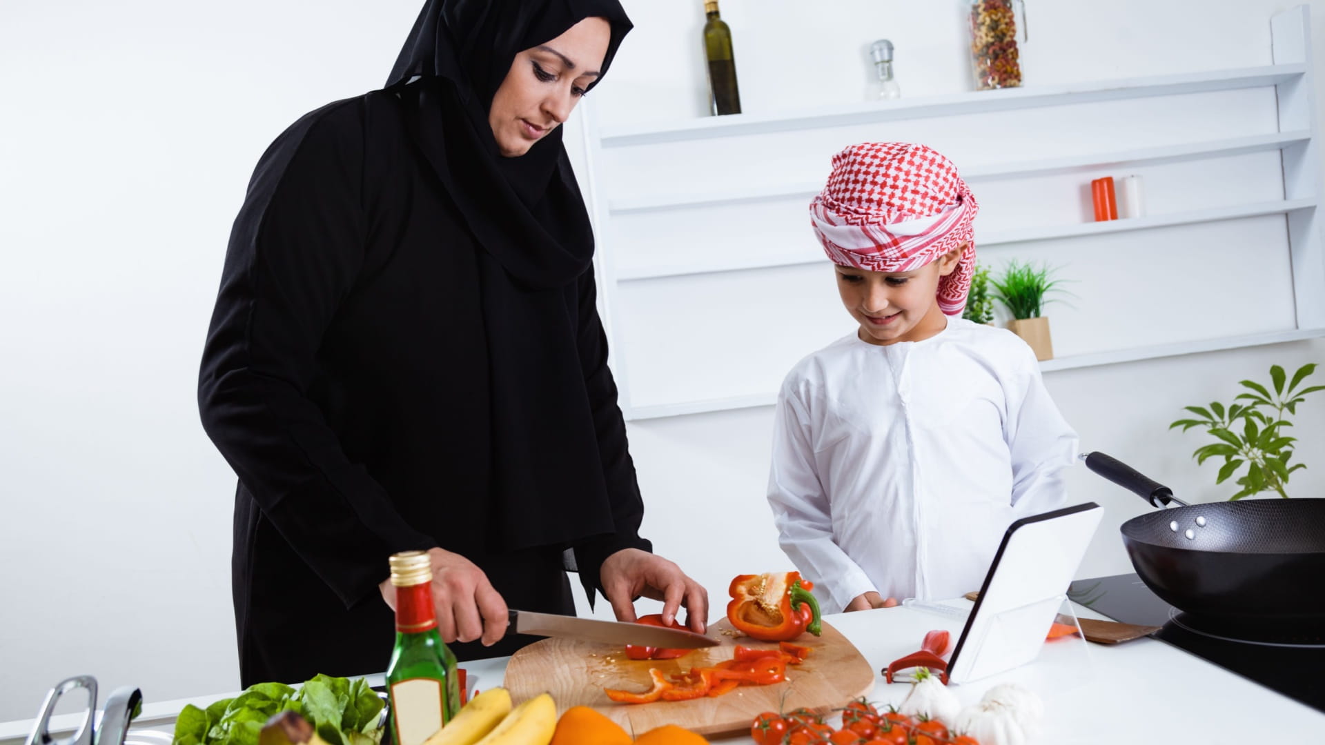 تثقيف العائلات حول التغذية المتوازنة: برامج مجتمعية نحو أجيال أصح