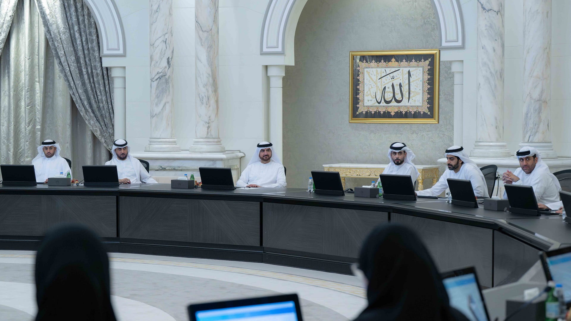 "تنفيذي الشارقة" يعتمد اللائحة التنفيذية لقانون الموارد البشرية 