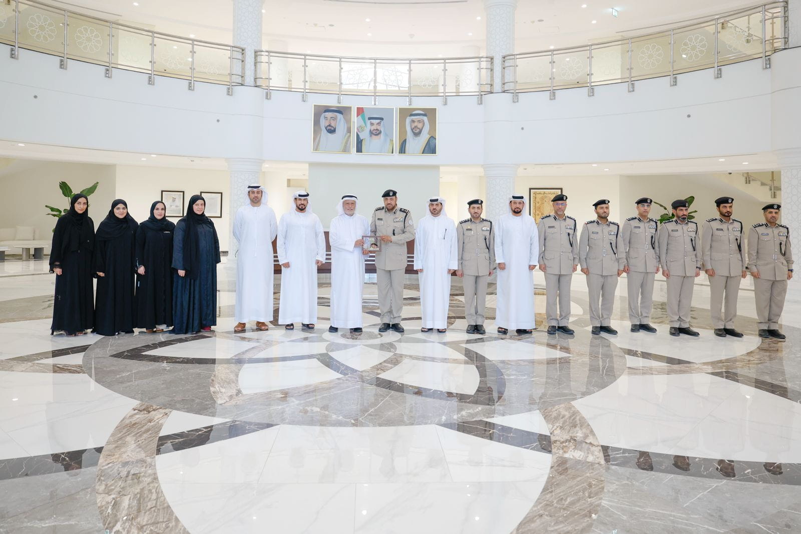 شرطة الشارقة تستقبل وفداً من المجلس البلدي بالإمارة 