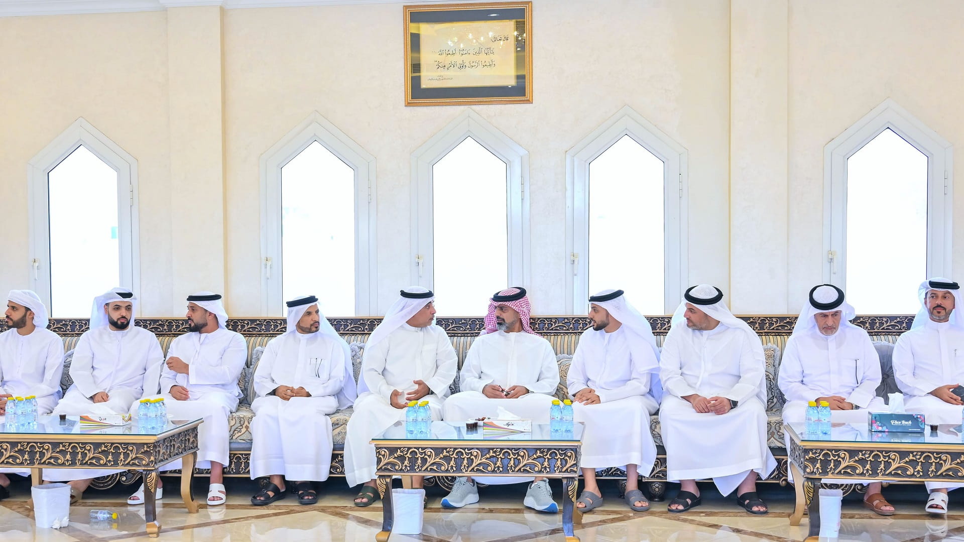 عمار بن حميد يقدم واجب العزاء في وفاة خليفة جاسم الشامسي