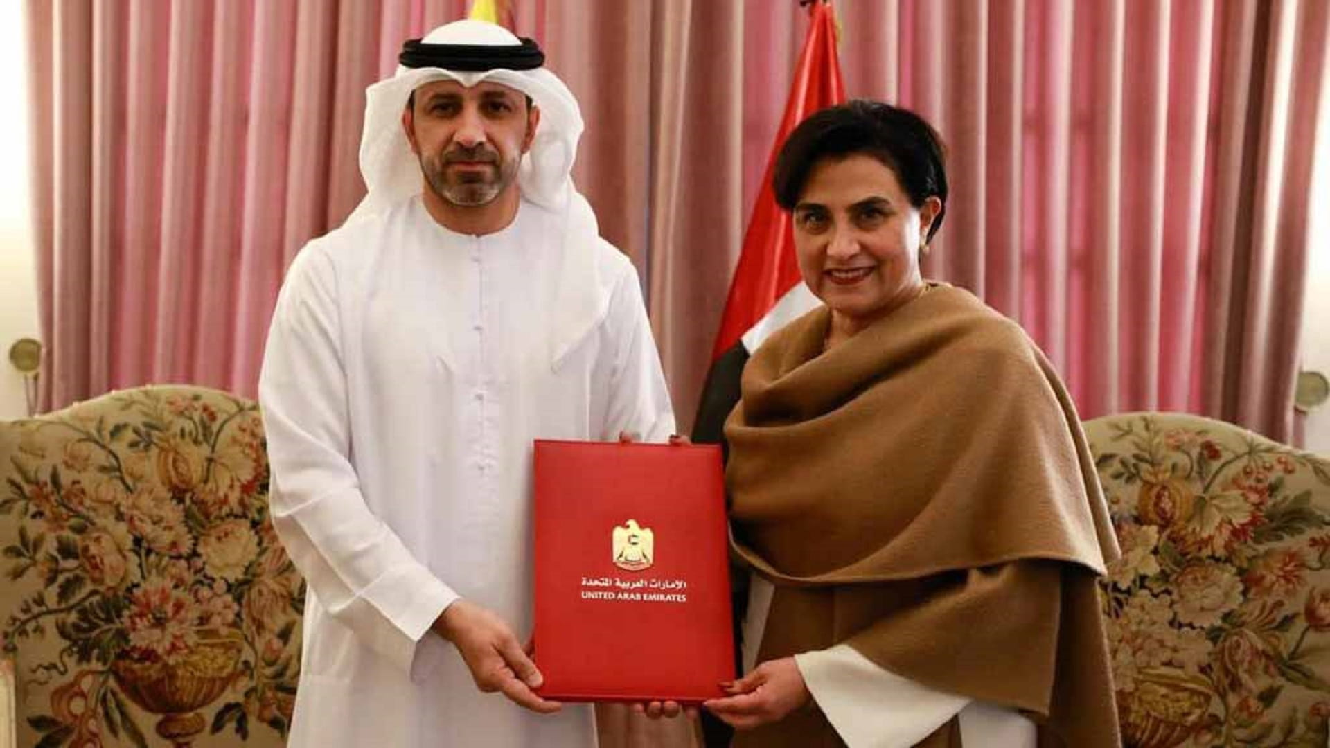 سفير الإمارات يقدم نسخة من أوراق اعتماده لوزيرة خارجية الإكوادور