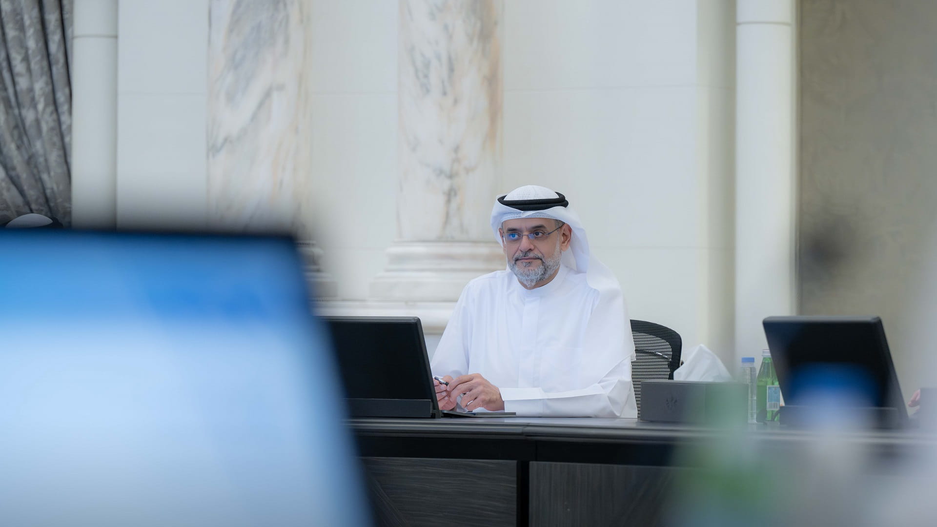 "التنفيذي" يعتمد الدليل الموحد للوحات الإعلانية والتجارية بالشارقة
