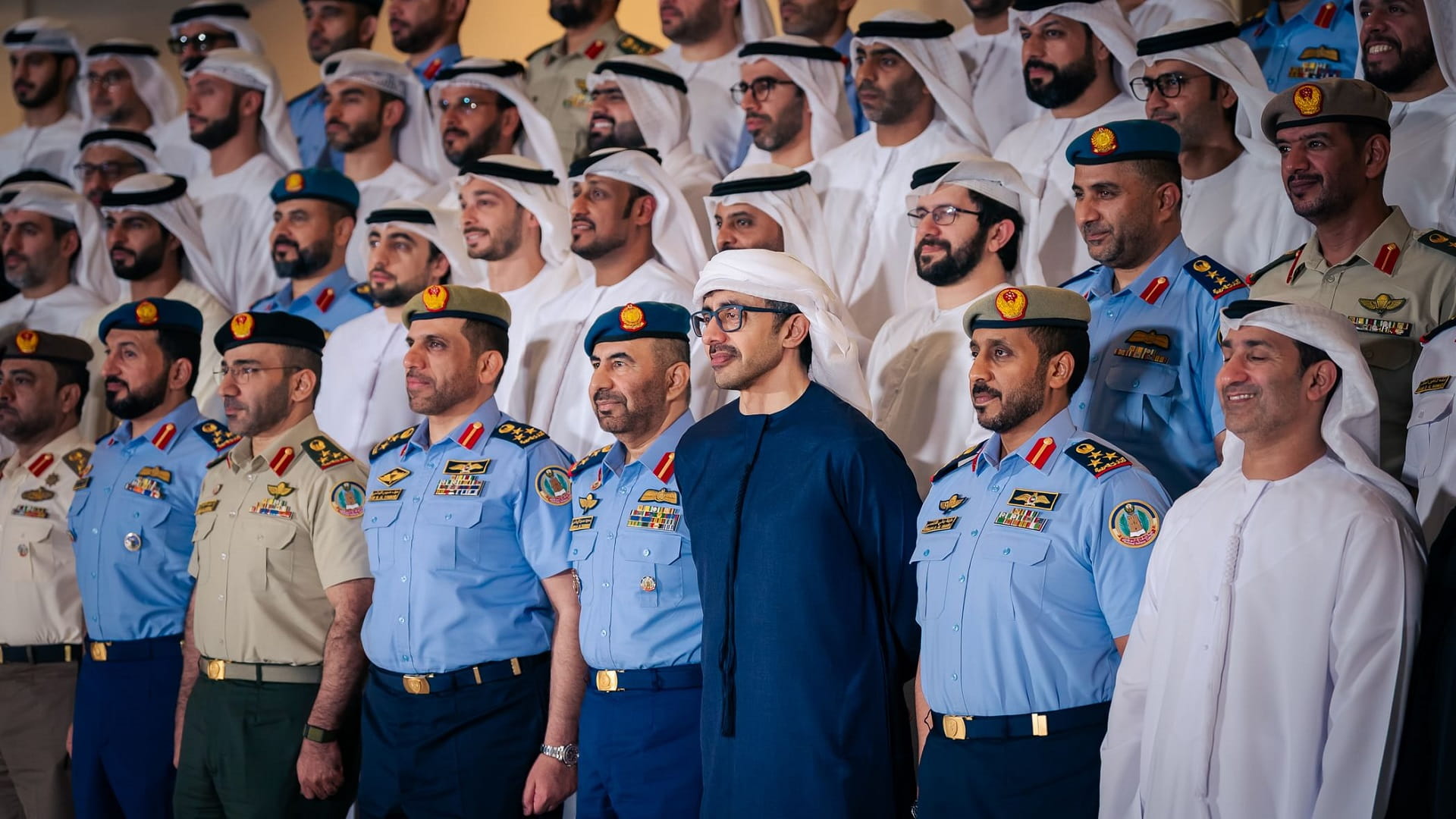 عبد الله بن زايد يستقبل وفد منتسبي دورة الدفاع الوطني الـ 12