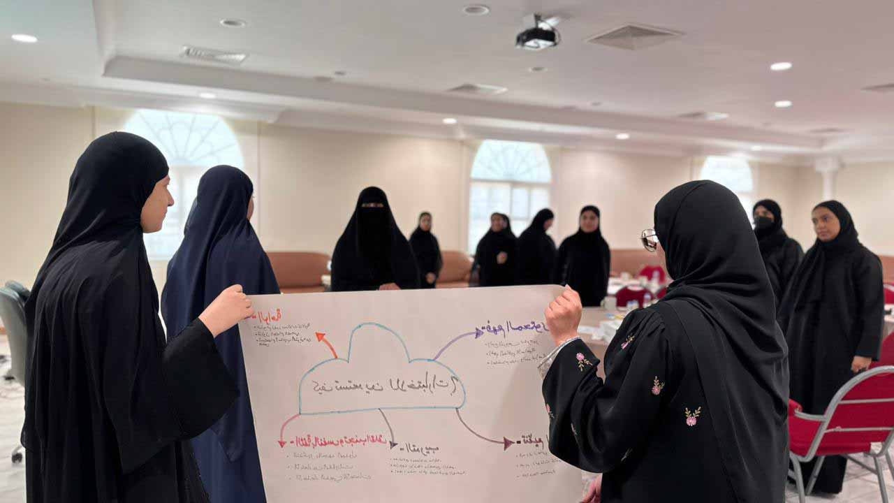 في لقاء.. أولياء دبا الحصن يحفز طالبات الـ 12 لتعزيز التميز العلمي