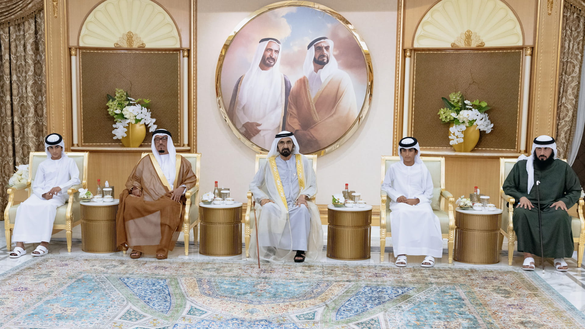 محمد بن راشد يتقبل تهاني العيد من الشيوخ وأعيان البلاد والوزراء