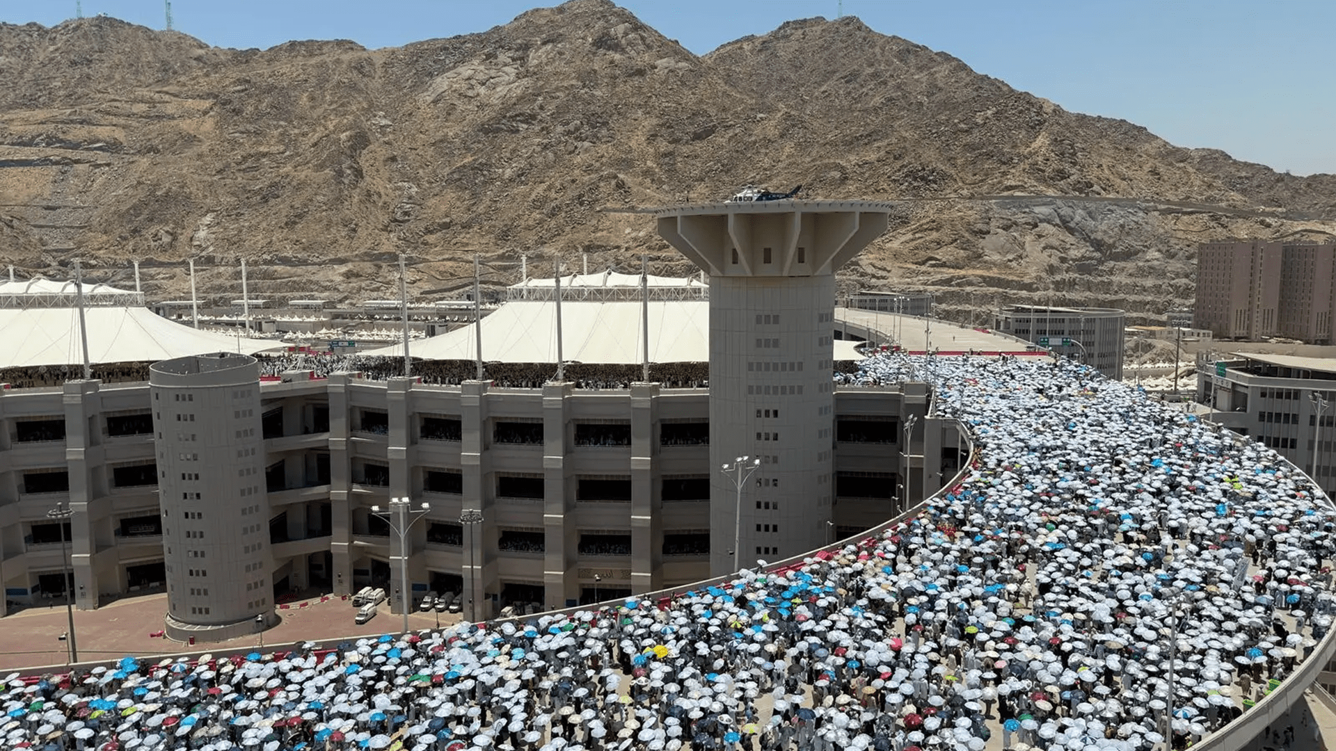 Pilgrims cast stones at Jamarat on second day of Tashreeq