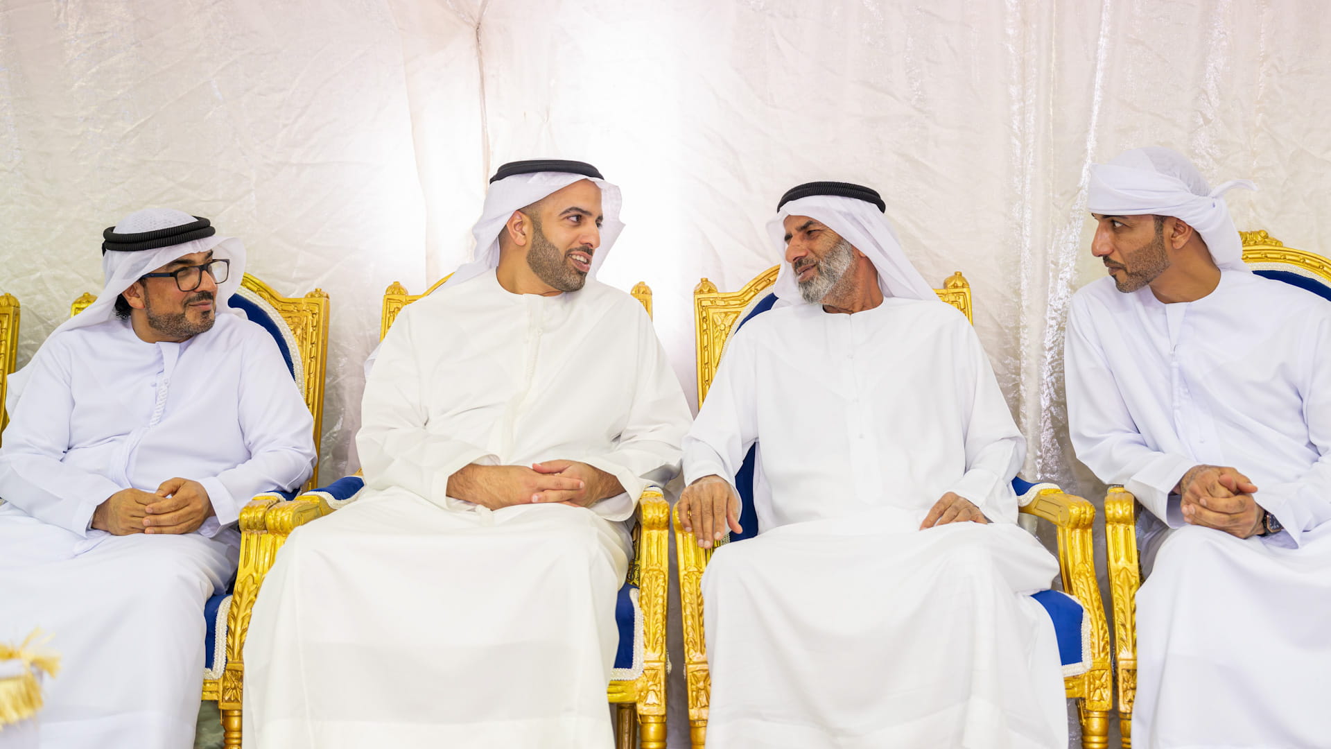 ولي عهد رأس الخيمة يقدم واجب العزاء بوفاة أحمد مبارك الكيبالي