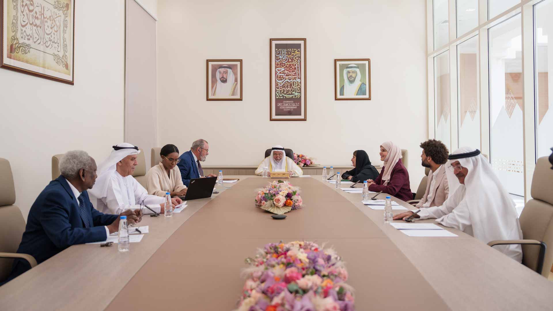 سلطان القاسمي يترأس اجتماع"أمناء أكاديمية الشارقة للفنون الأدائية" 