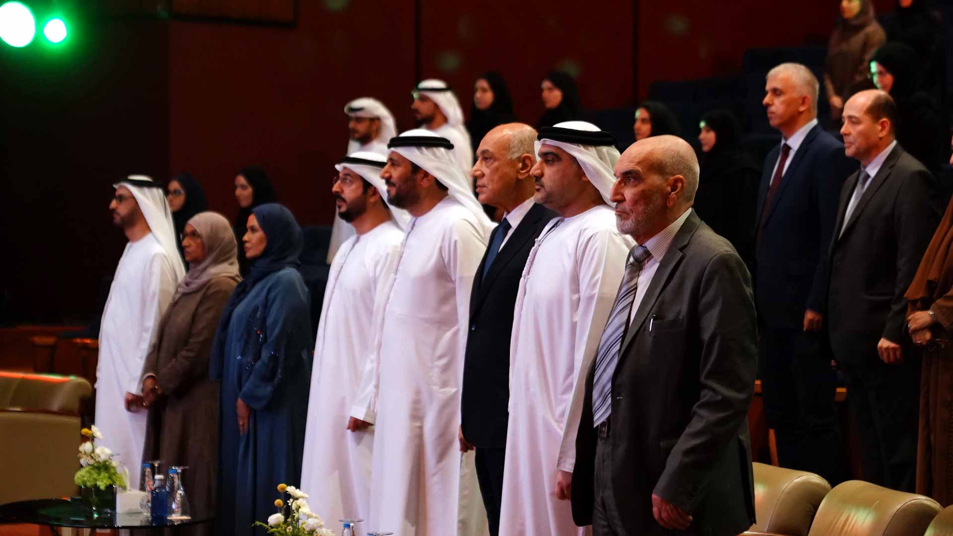 جامعة الشارقة تكرم الفائزين بجائزة الموظف المتميز في دورتها 9