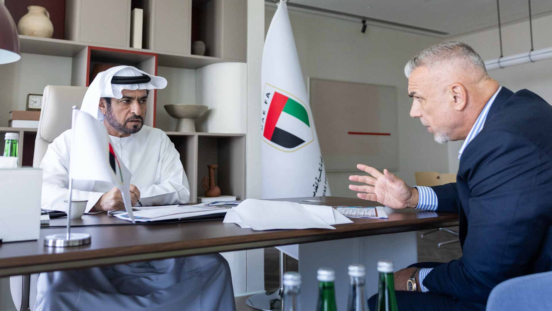 حمدان بن مبارك يؤكد تسخير كافة الإمكانيات لمنتخبنا الوطني 