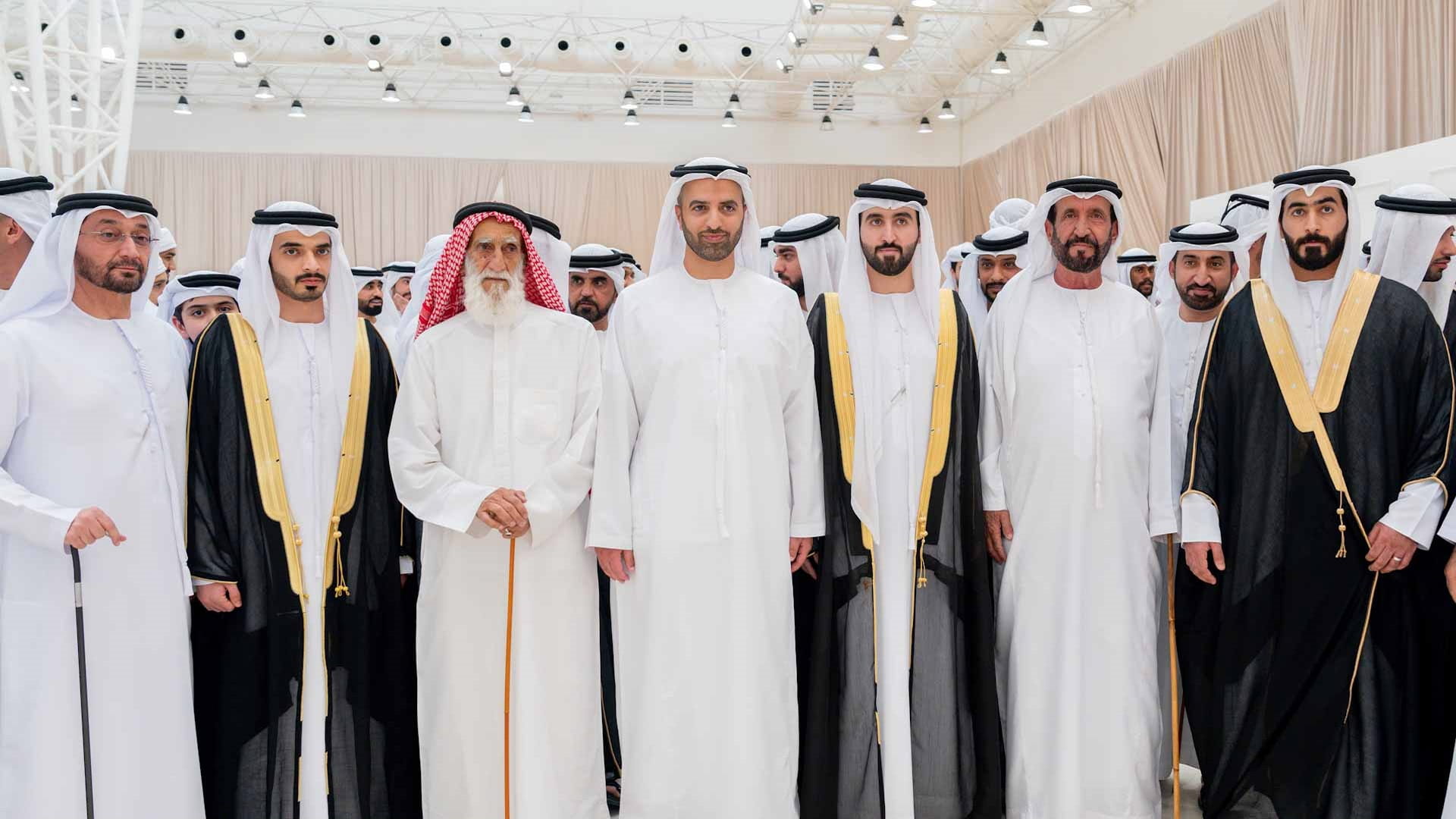 محمد بن سعود يحضر العرس الجماعي لشهر يونيو في رأس الخيمة