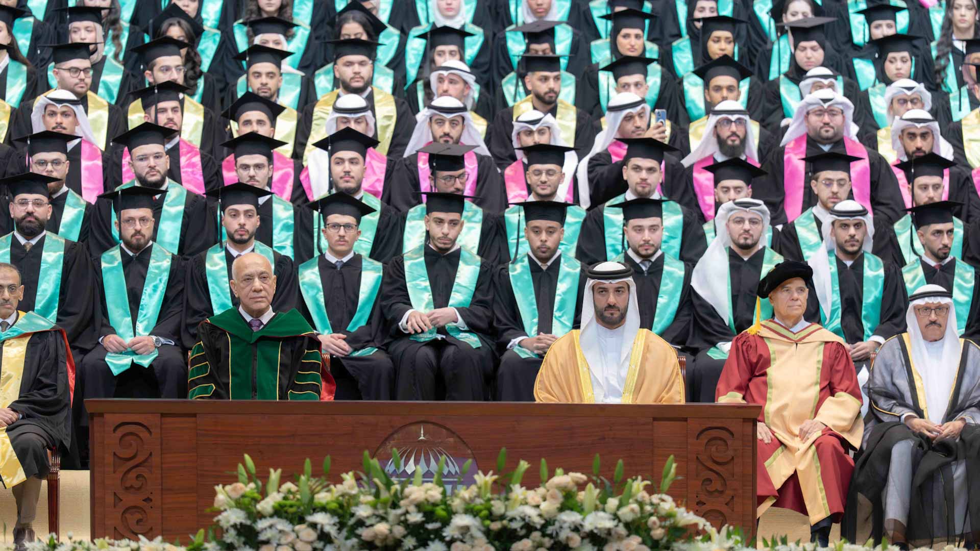 سلطان بن أحمد يشهد تخريج طلبة الكليات الطبية والعلوم الصحية 
