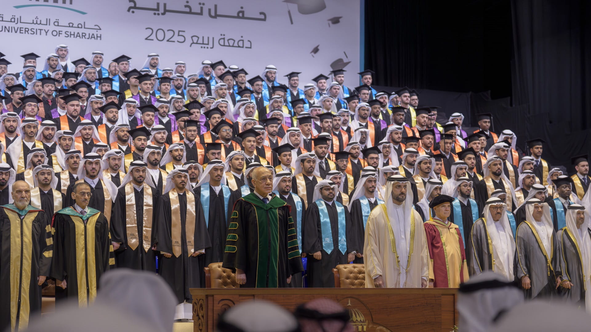 سلطان بن أحمد يشهد حفل تخريج طلاب جامعة الشارقة دفعة ربيع 2025 
