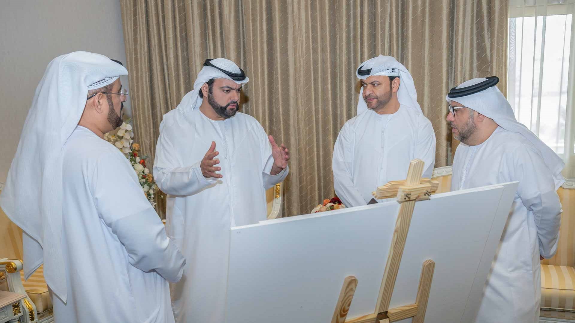 محمد الشرقي يطّلع على الخطط والمشاريع التطويرية لبلدية دبا الفجيرة