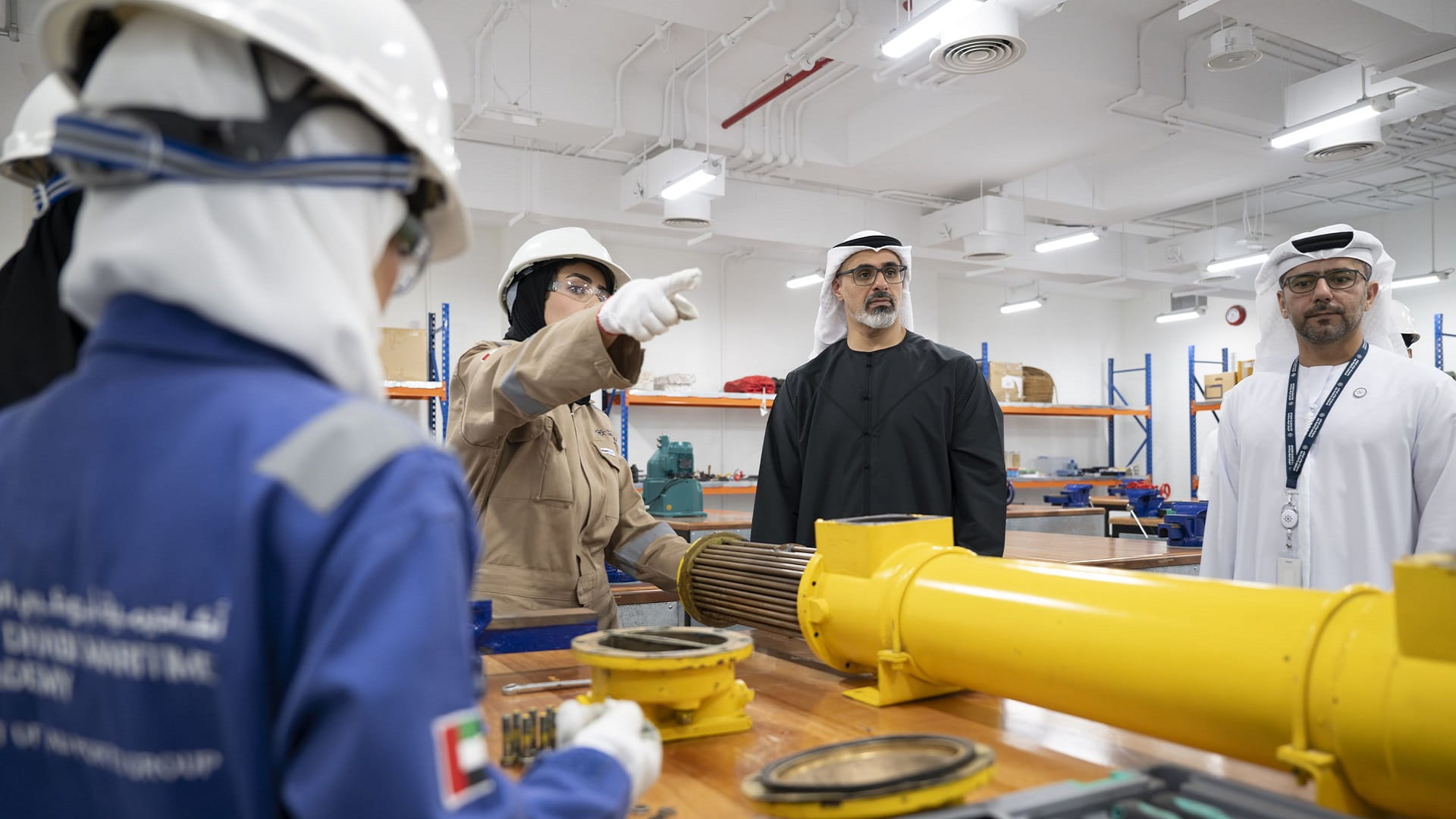 خالد بن محمد بن زايد يتفقد المقر الجديد لأكاديمية أبوظبي البحرية