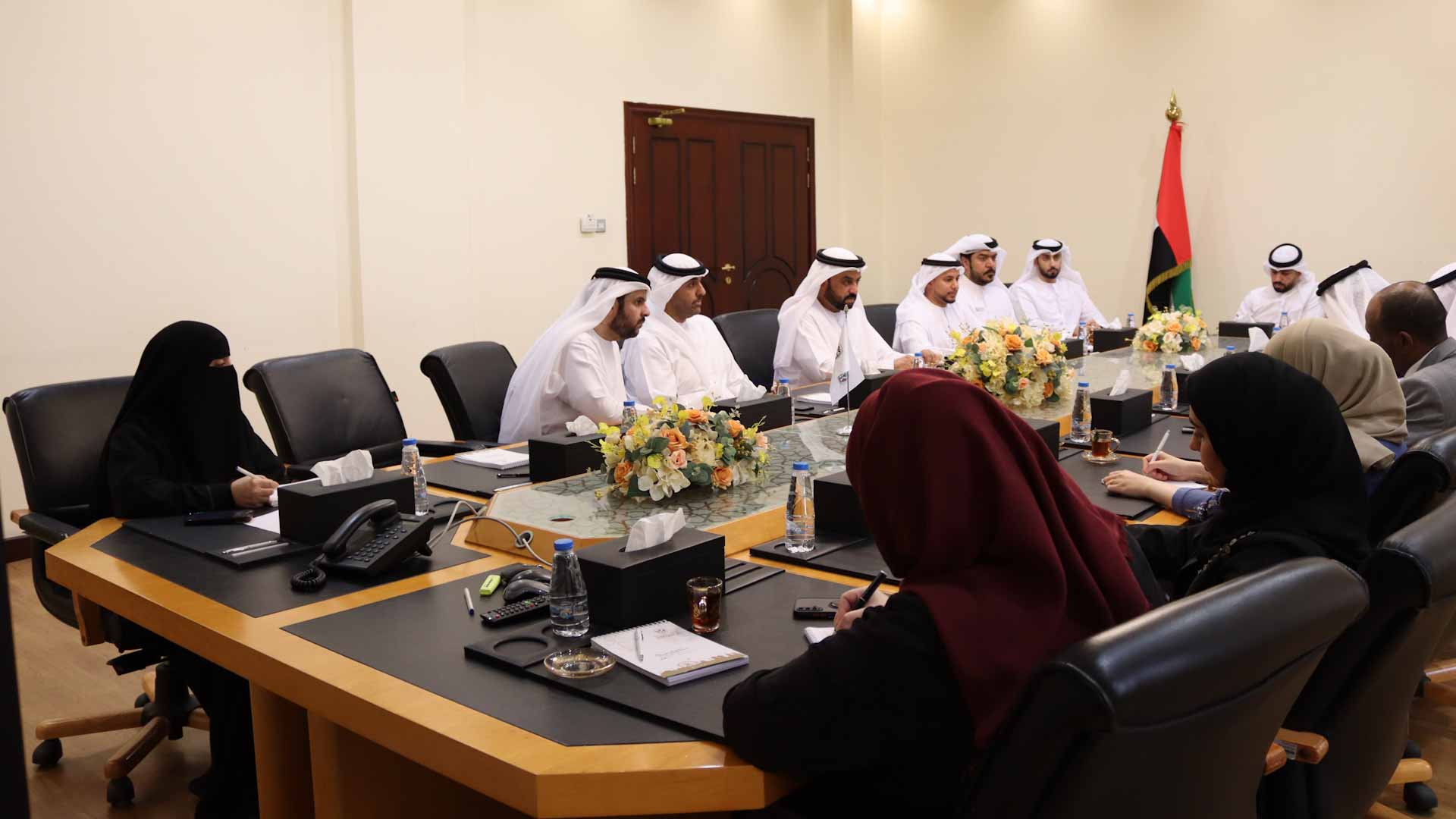 صورة بعنوان: الشارقة تناقش استعدادات تنظيم معرض "إيكرس 2026" العقاري 