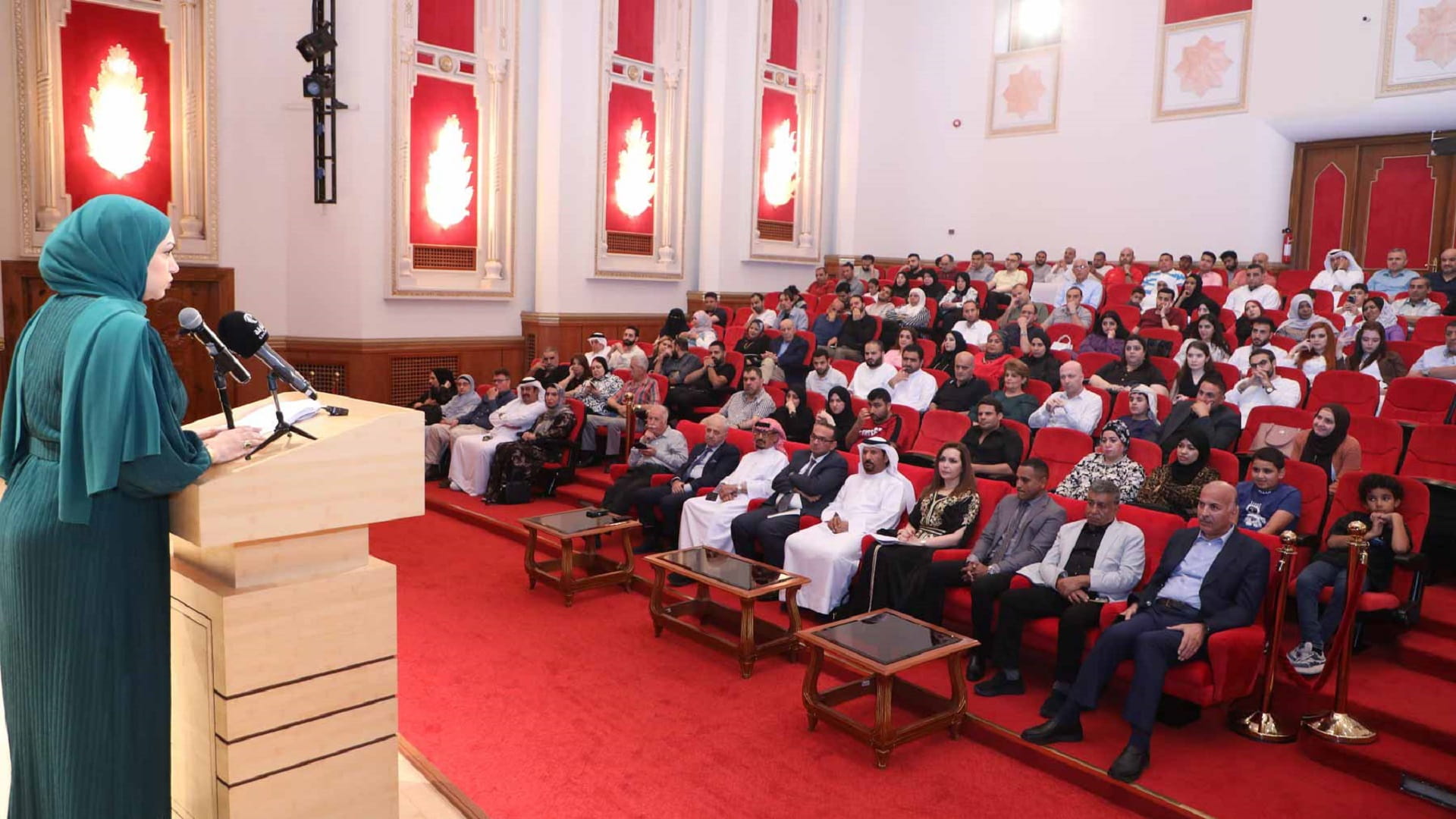 صورة بعنوان: "ضفاف مبللة بالدموع".. أمسية شعرية في بيت الشعر بالشارقة 