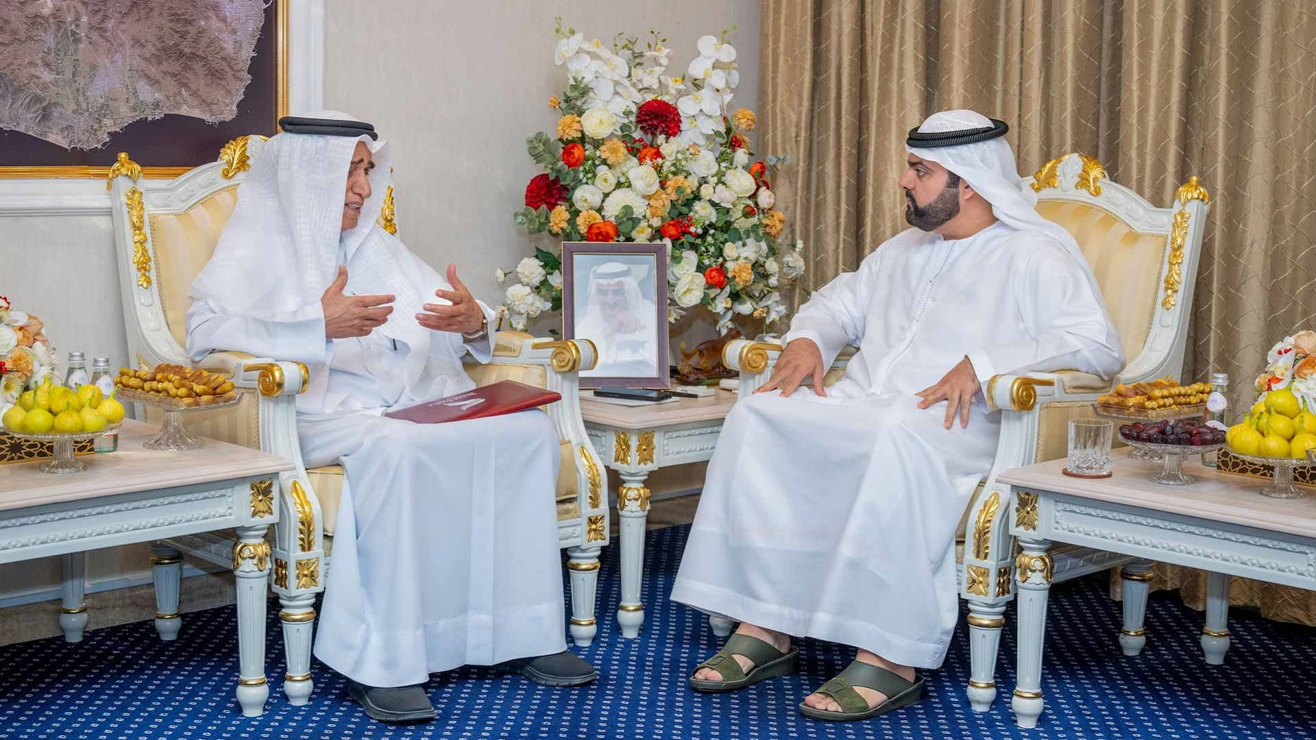 محمد الشرقي يطّلع على الخطة الاستراتيجية لجامعة الفجيرة