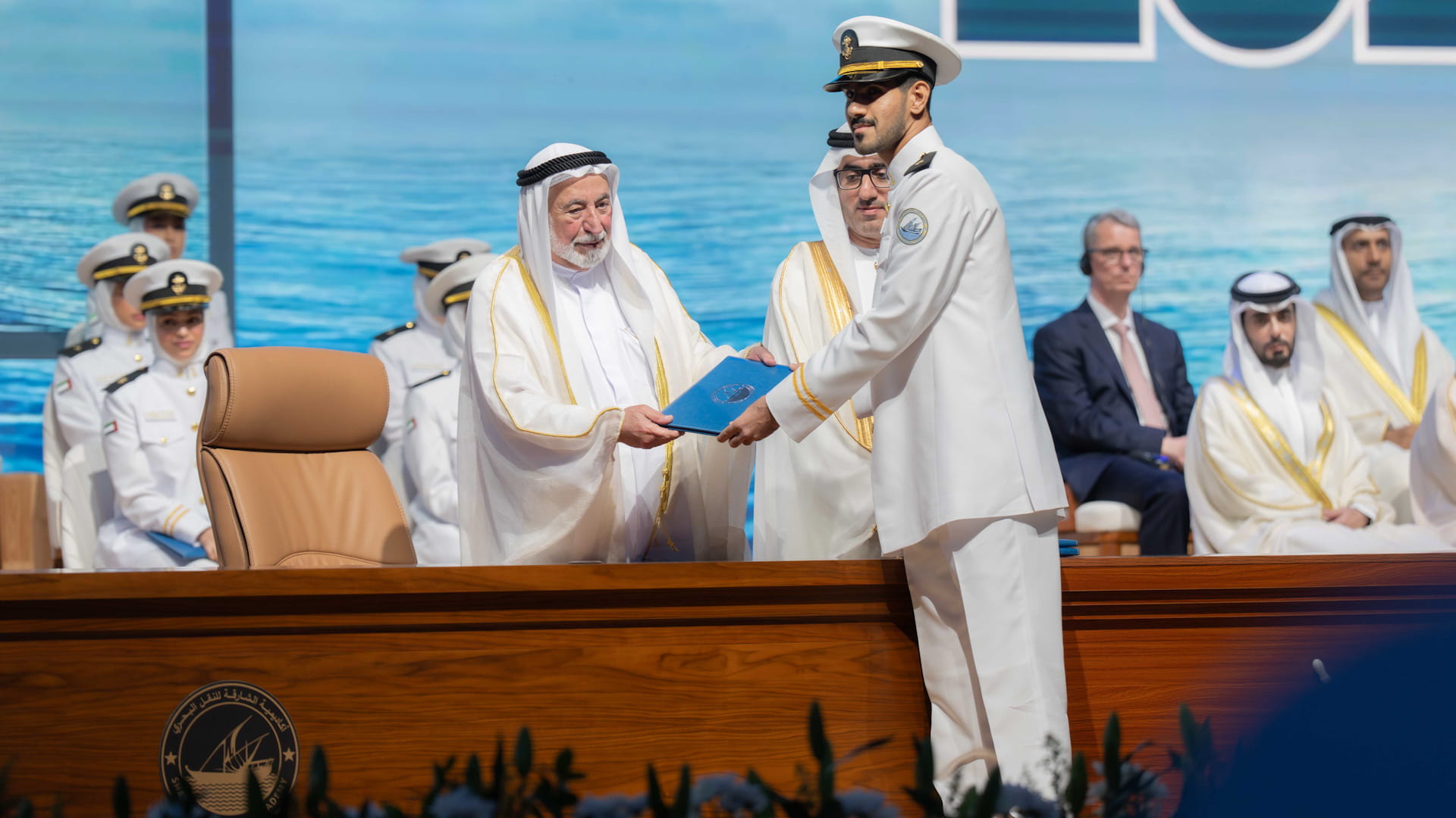 سلطان القاسمي يشهد حفل تخريج طلبة أكاديمية الشارقة للنقل البحري