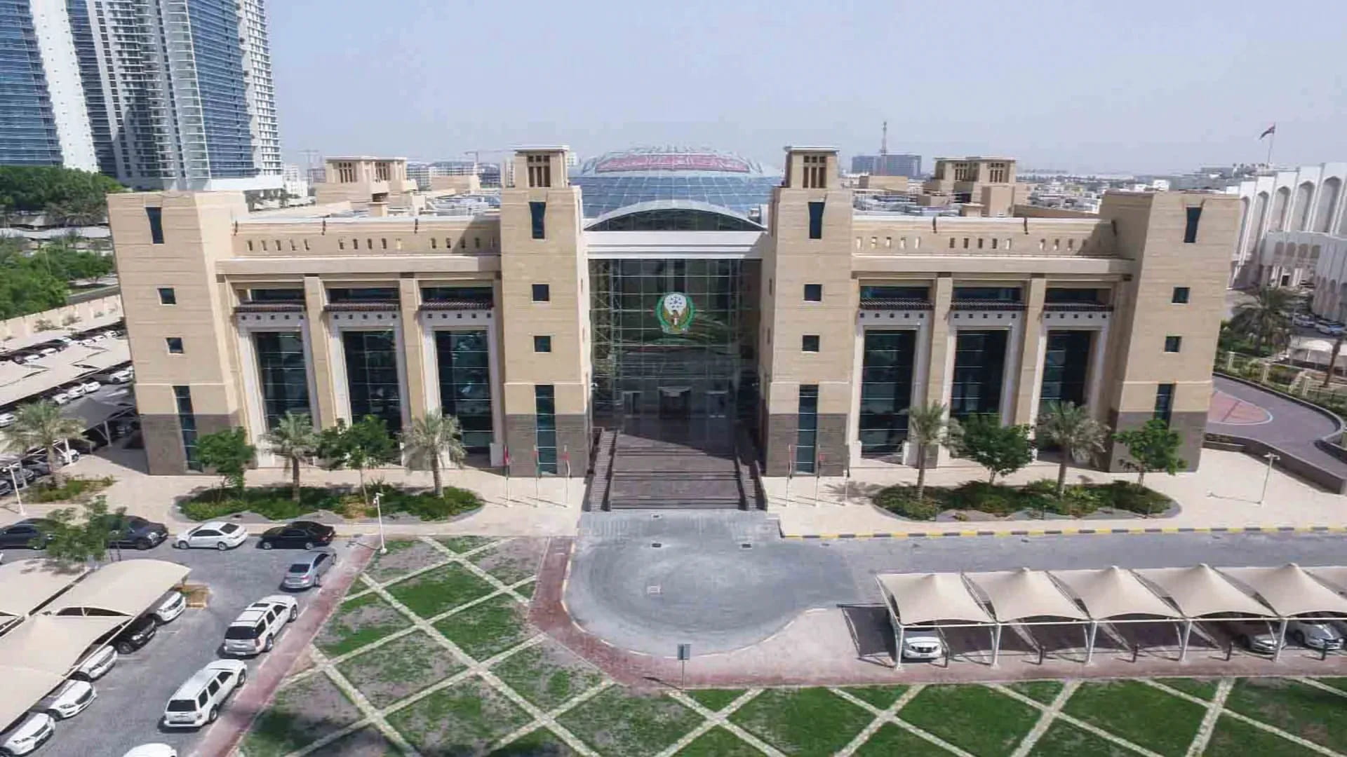 "الداخلية" تحبط محاولة لترويج أقراص مخدرة في الدولة