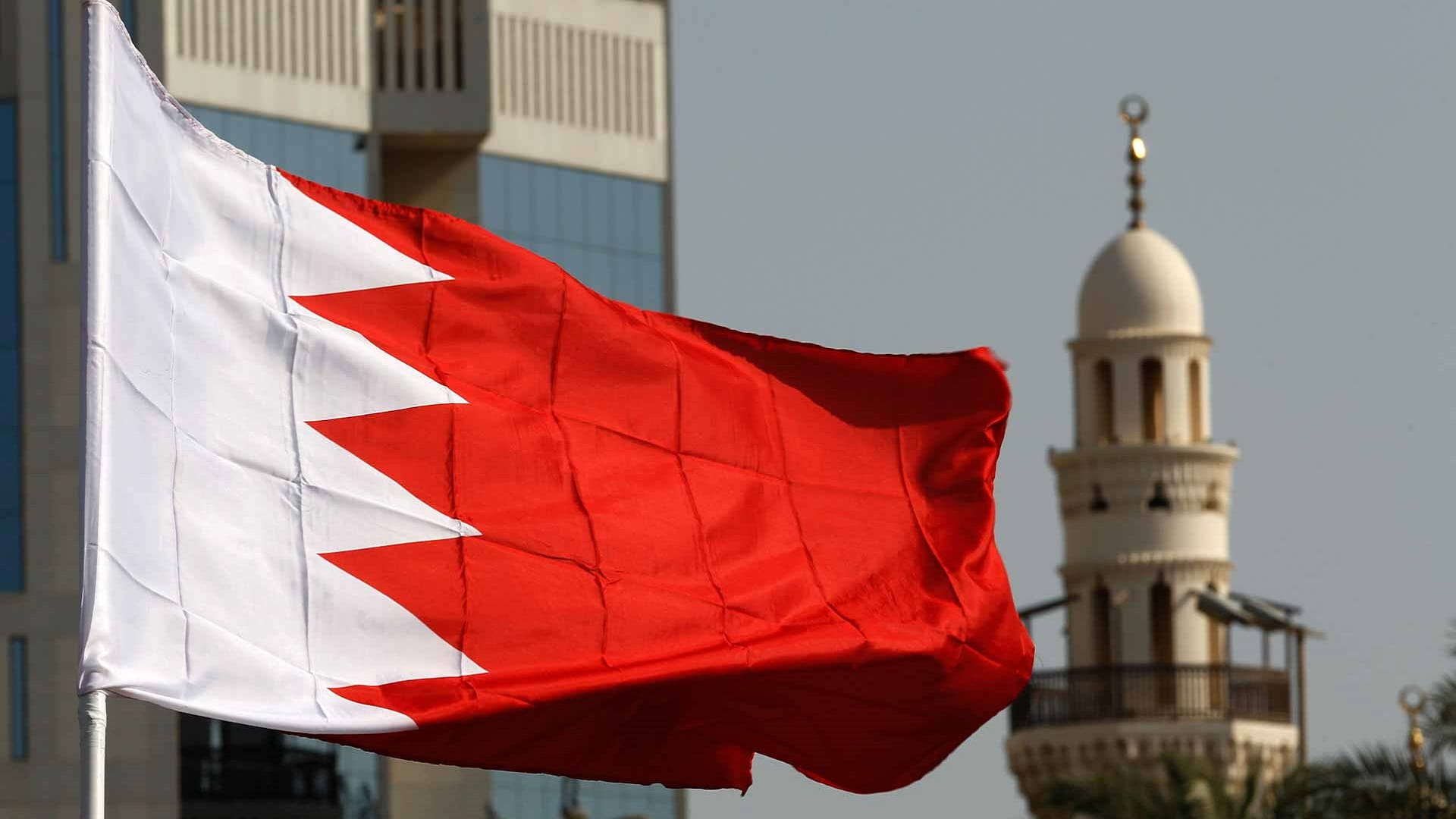 Bahrain temporarily suspends its airspace