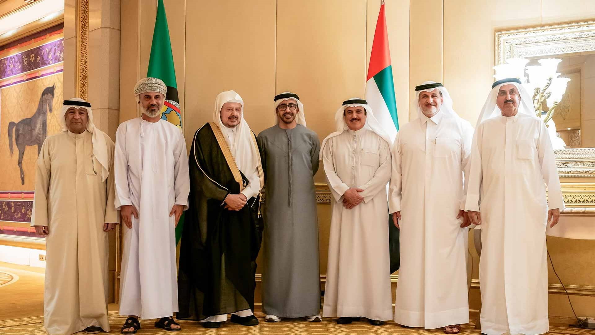 عبدالله بن زايد يستقبل وفد رؤساء المجالس التشريعية الخليجية 