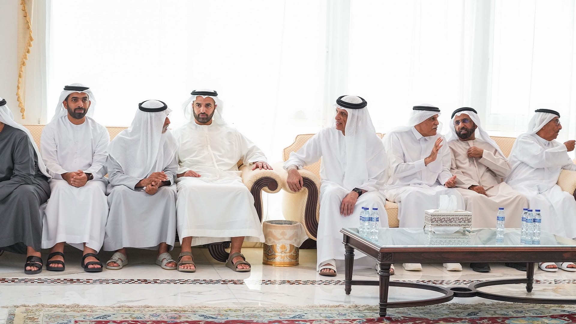 سعود بن صقر يقدم واجب العزاء في وفاة محمد إبراهيم عبيدالله